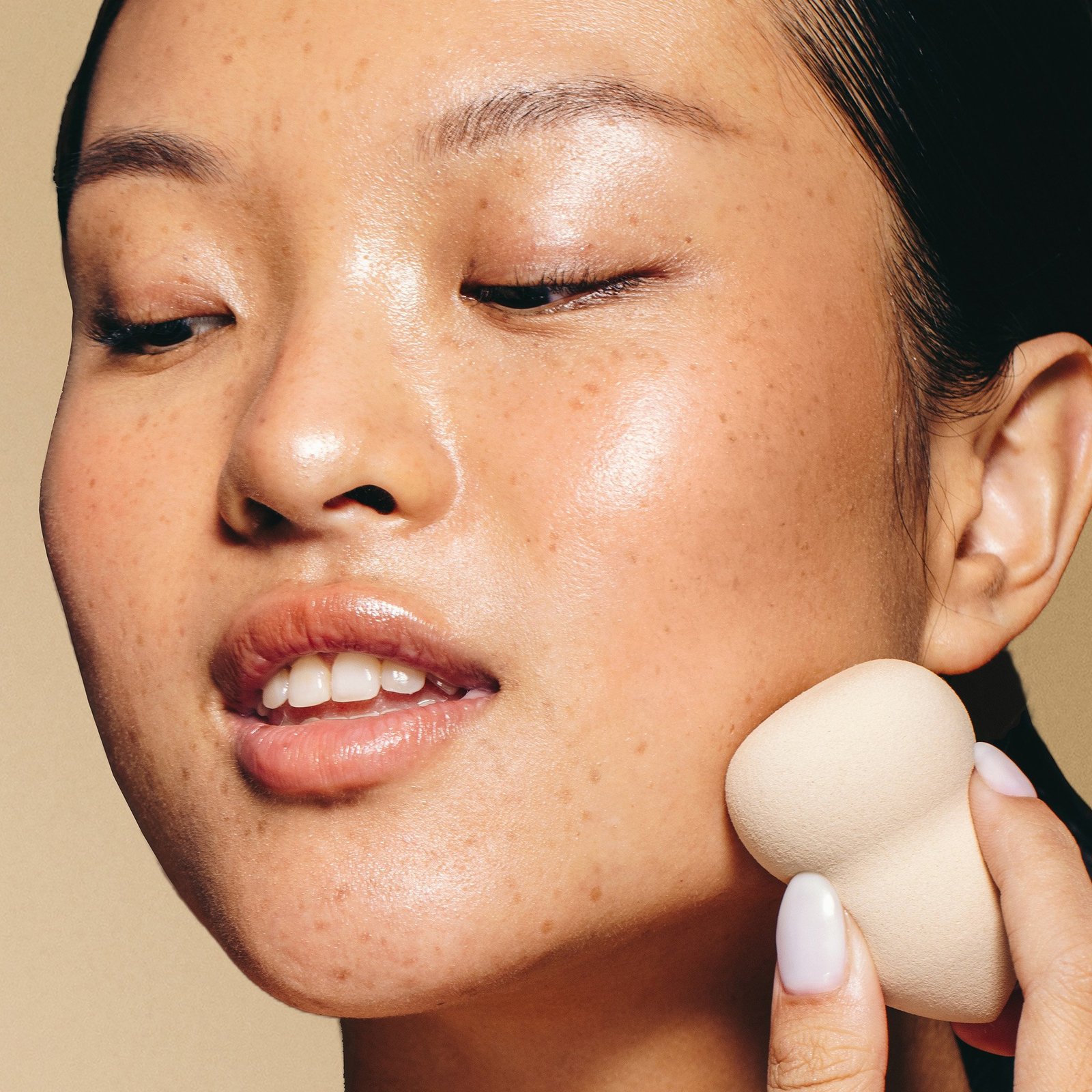Sminkguide: 6 steg till den perfekta basen (med massa glow)!