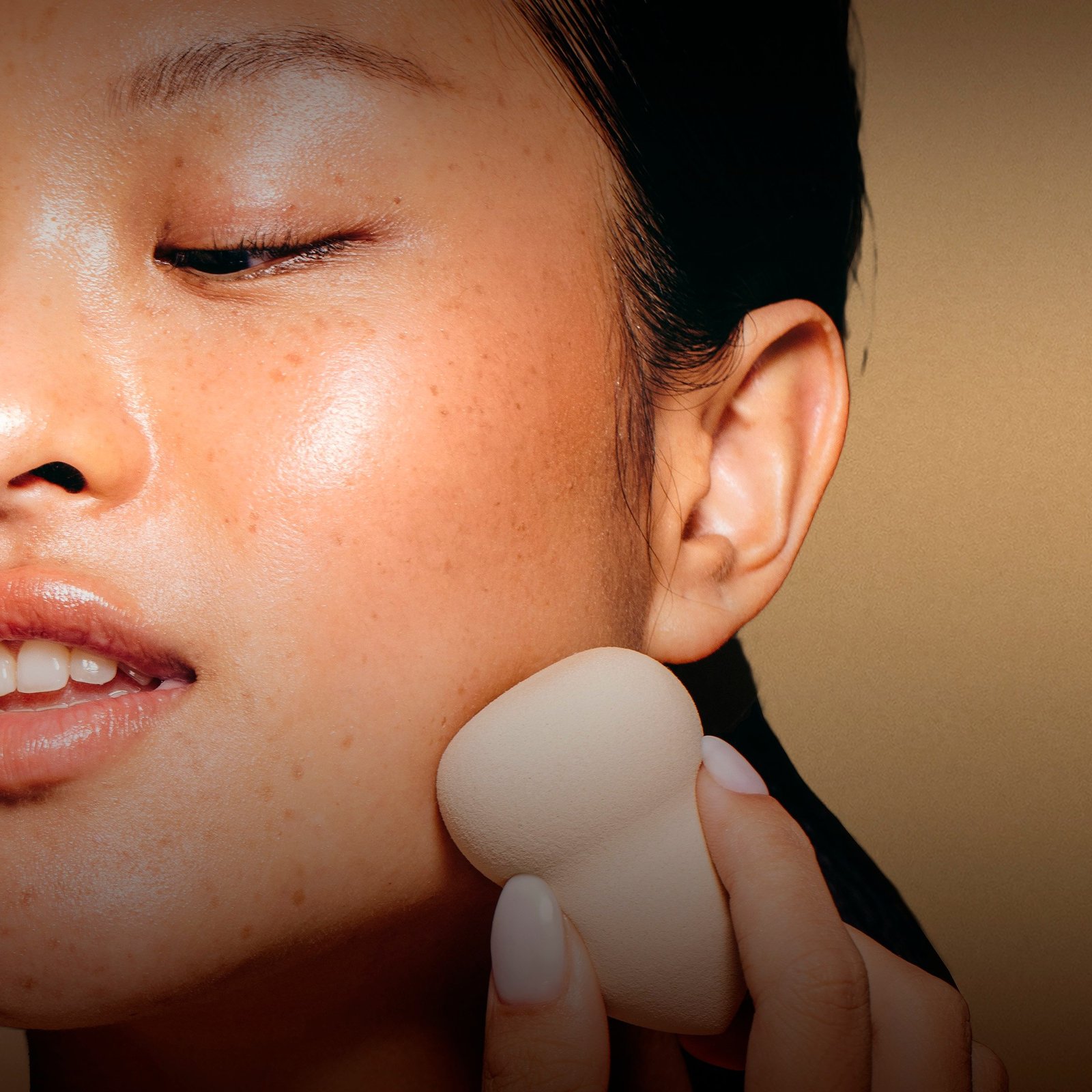 Sminkguide: 6 steg till den perfekta basen (med massa glow)!