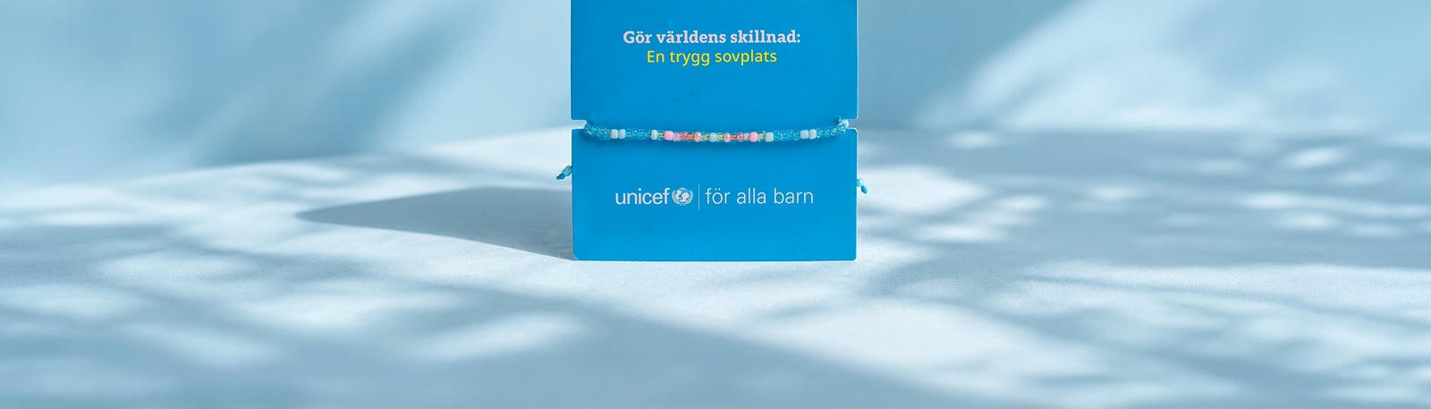 Bär UNICEF-armbandet för barns rättigheter