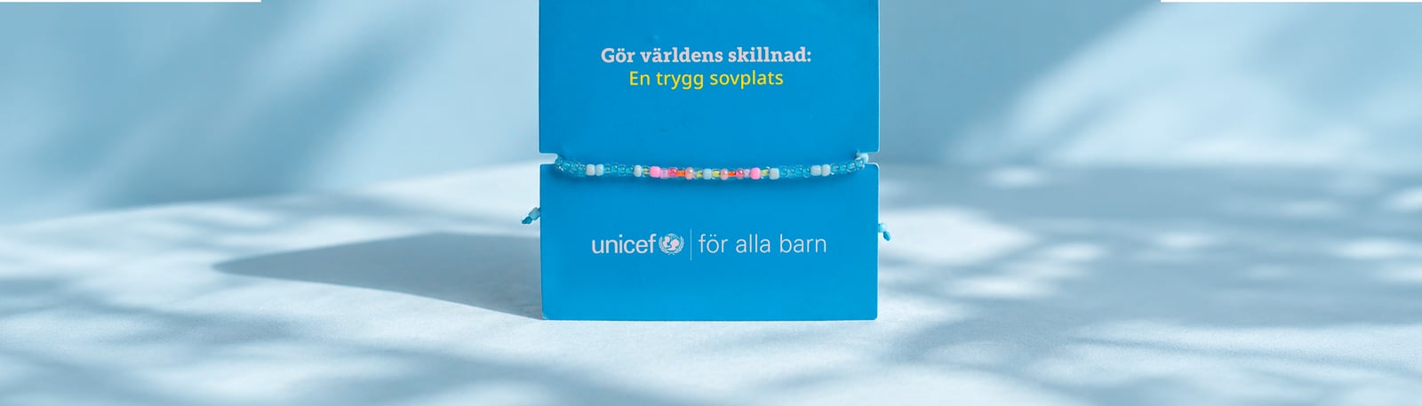 Bär UNICEF-armbandet för barns rättigheter