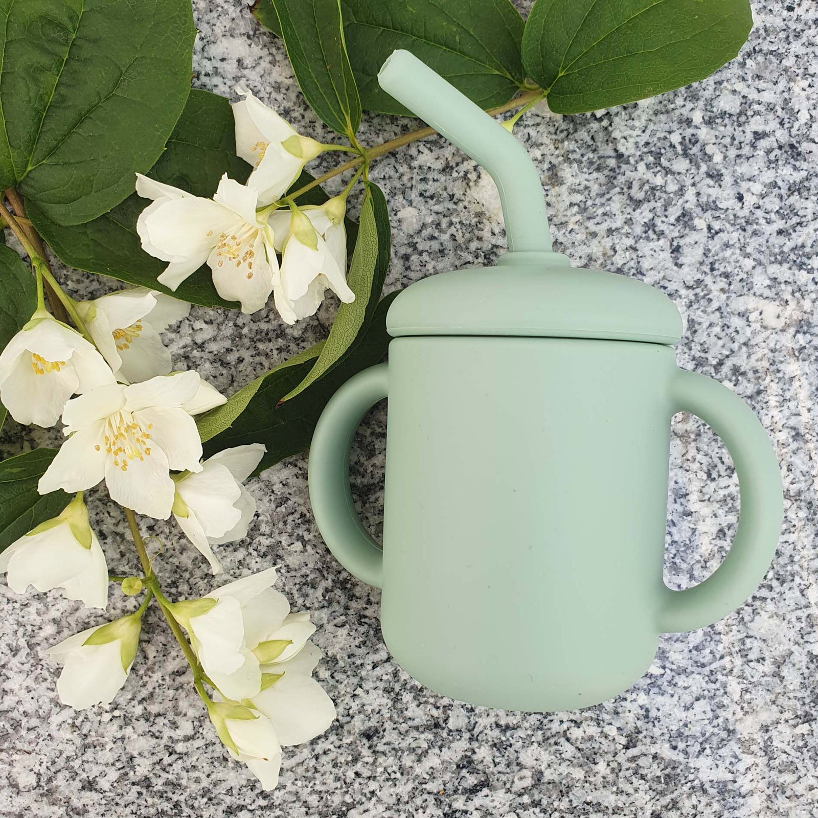 Silikonmugg med sugrör cameo green