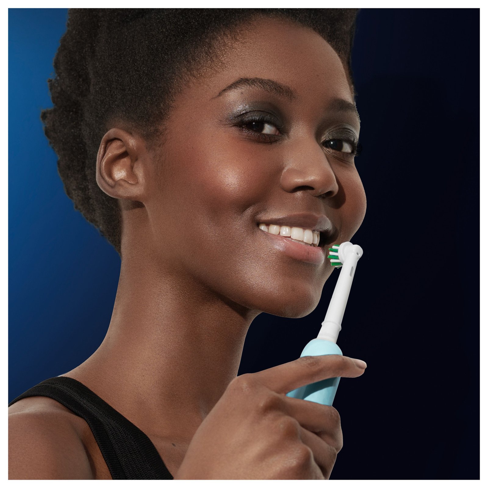 Oral-B Pro 1 Duopack, blå och svart eltandborste, 2 tandborsthuvuden
