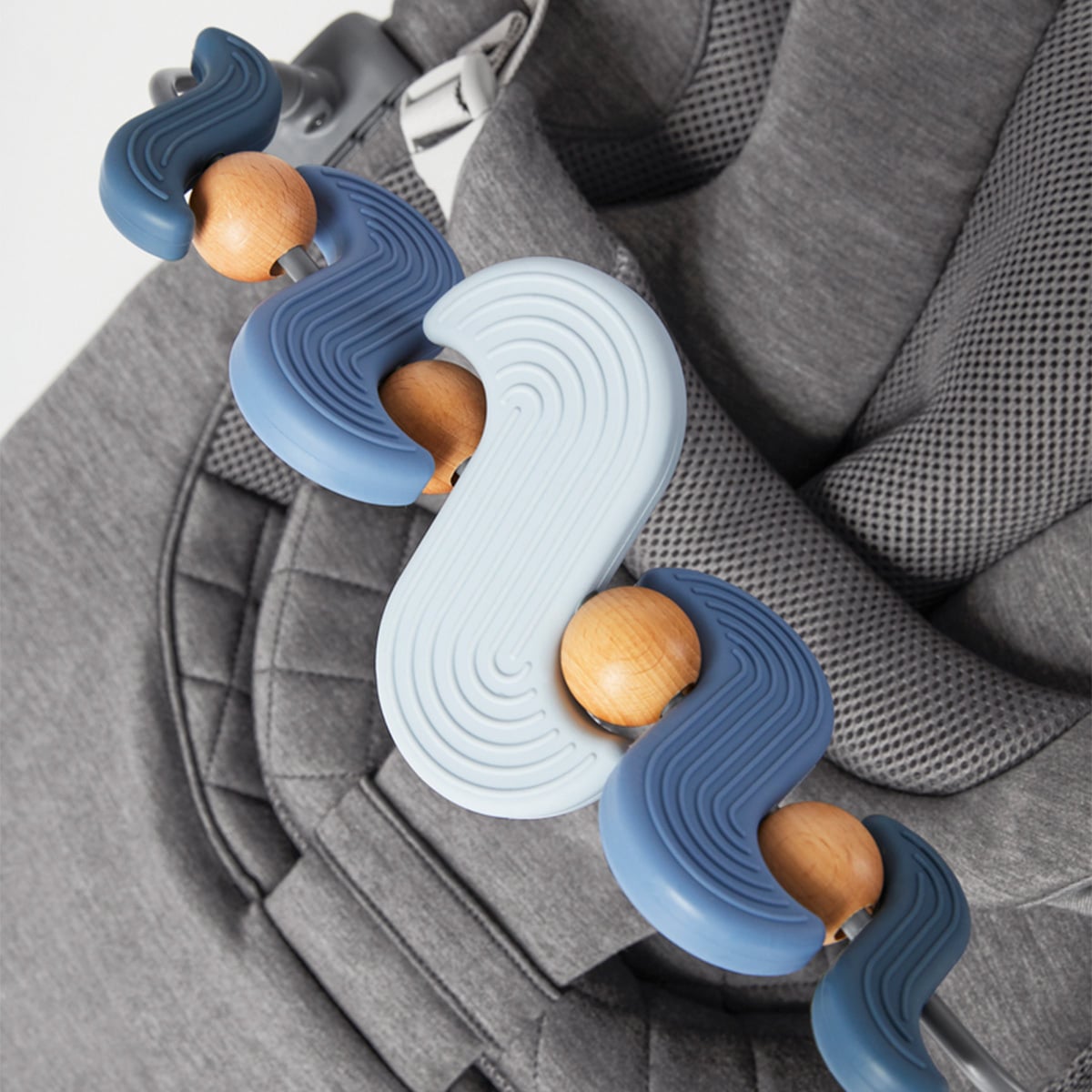 Ergobaby Evolve Toy Bar Serene Swells