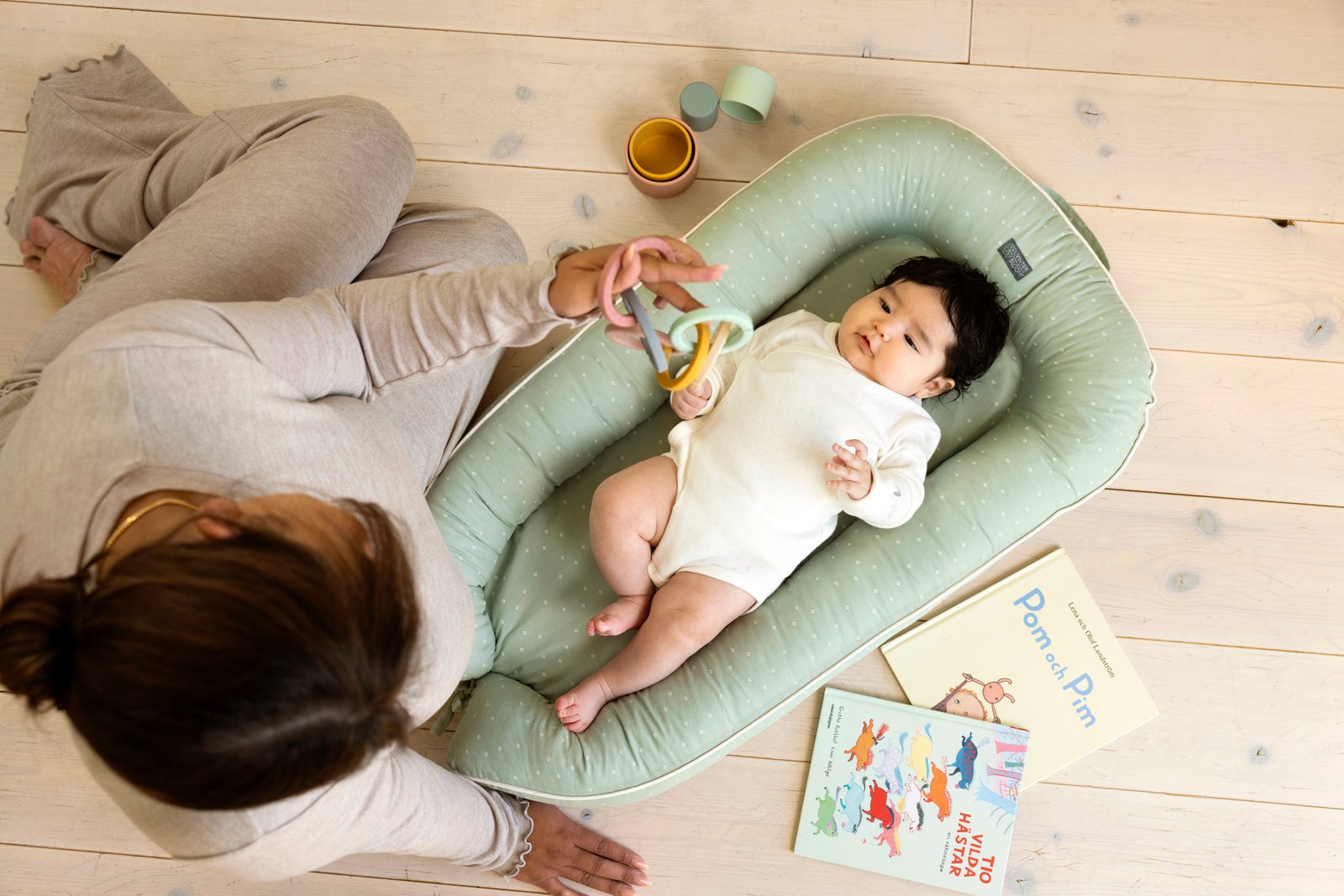 Vinter & Bloom Meadow Baby Sleep Nest Green Fields 1 st