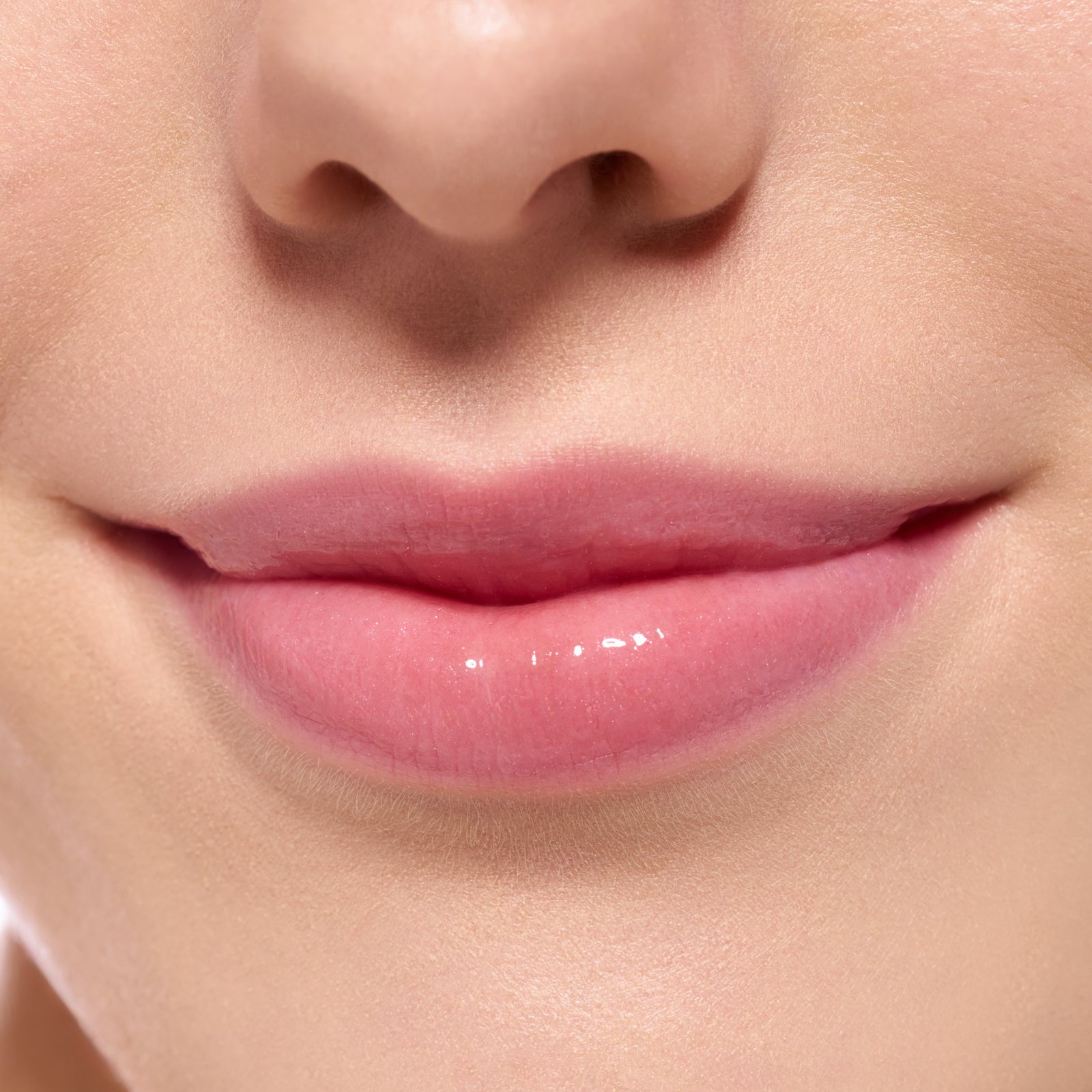 essence The Super Peptide Glossy Lip Treatment 05