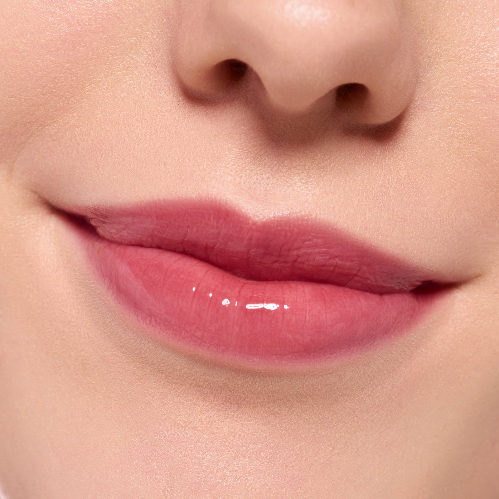 essence The Super Peptide Glossy Lip Treatment 06