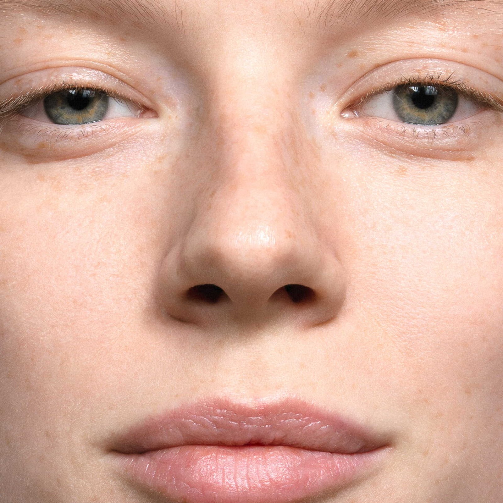 Mádara H2O Tint Hyaluron Tinted Serum 1 May Flower 30 ml