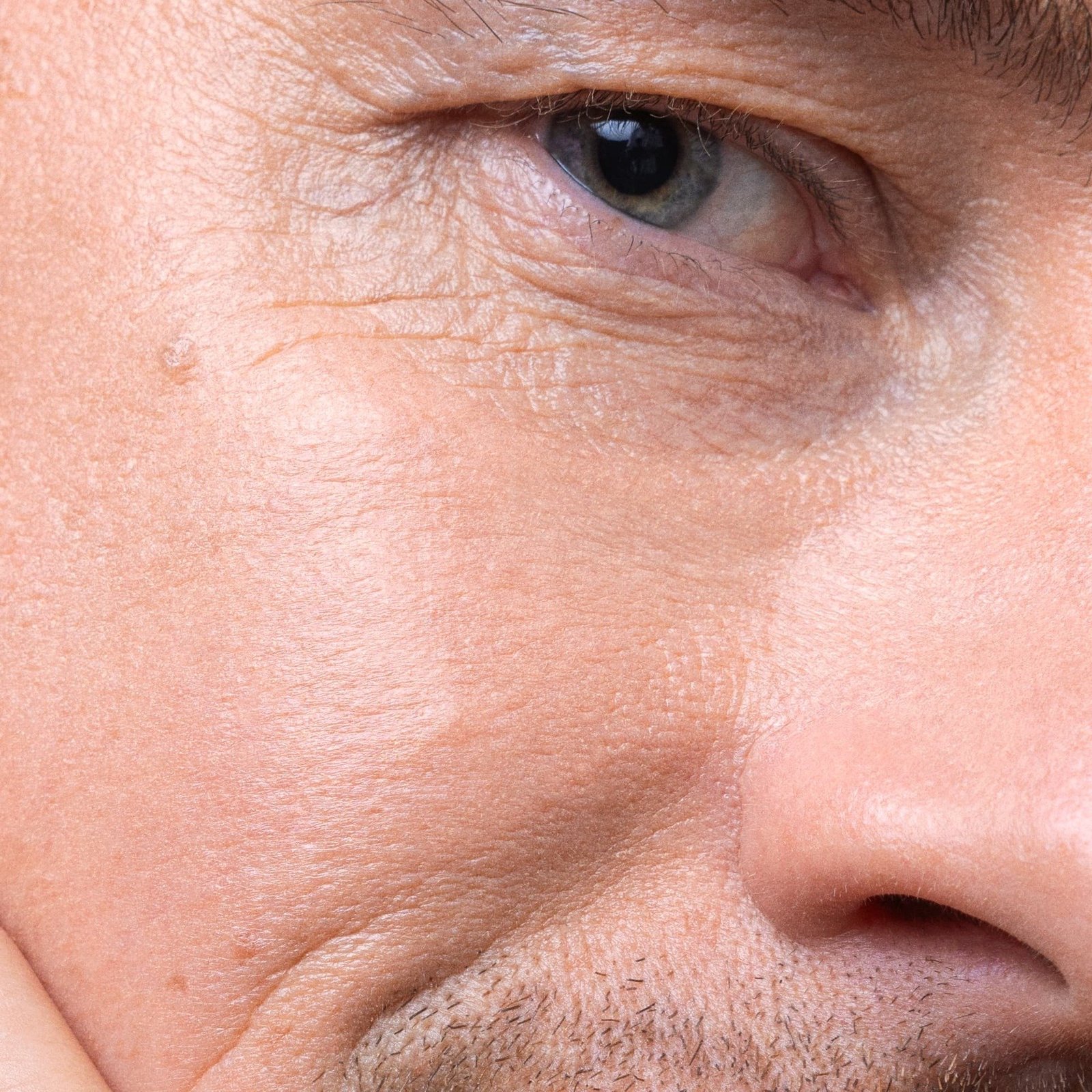 Mádara H2O Tint Hyaluron Tinted Serum 2 Moon Flower 30 ml