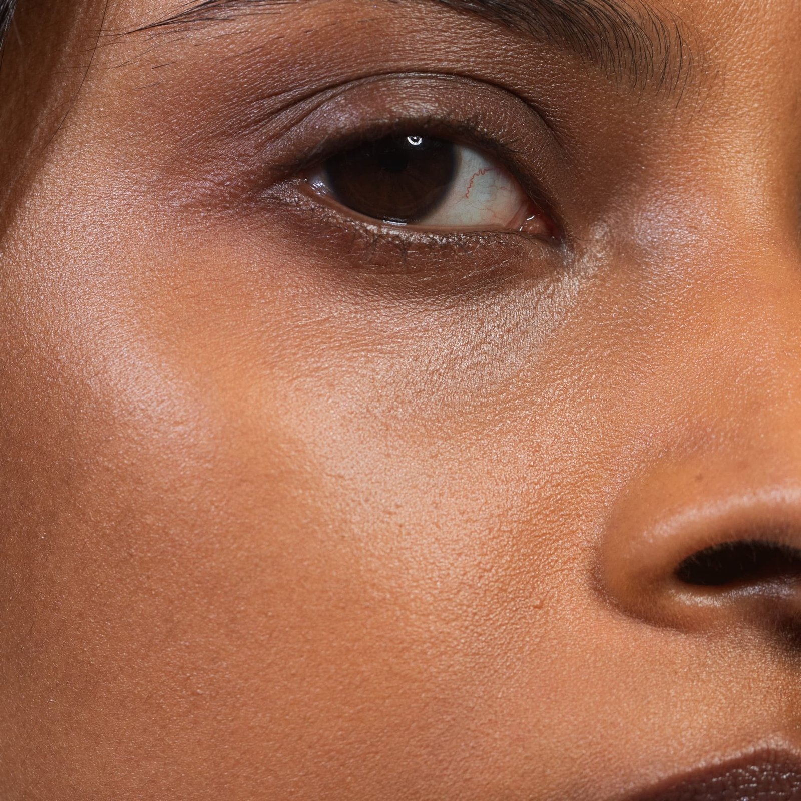 Mádara H2O Tint Hyaluron Tinted Serum 5 Dream Flower 30 ml