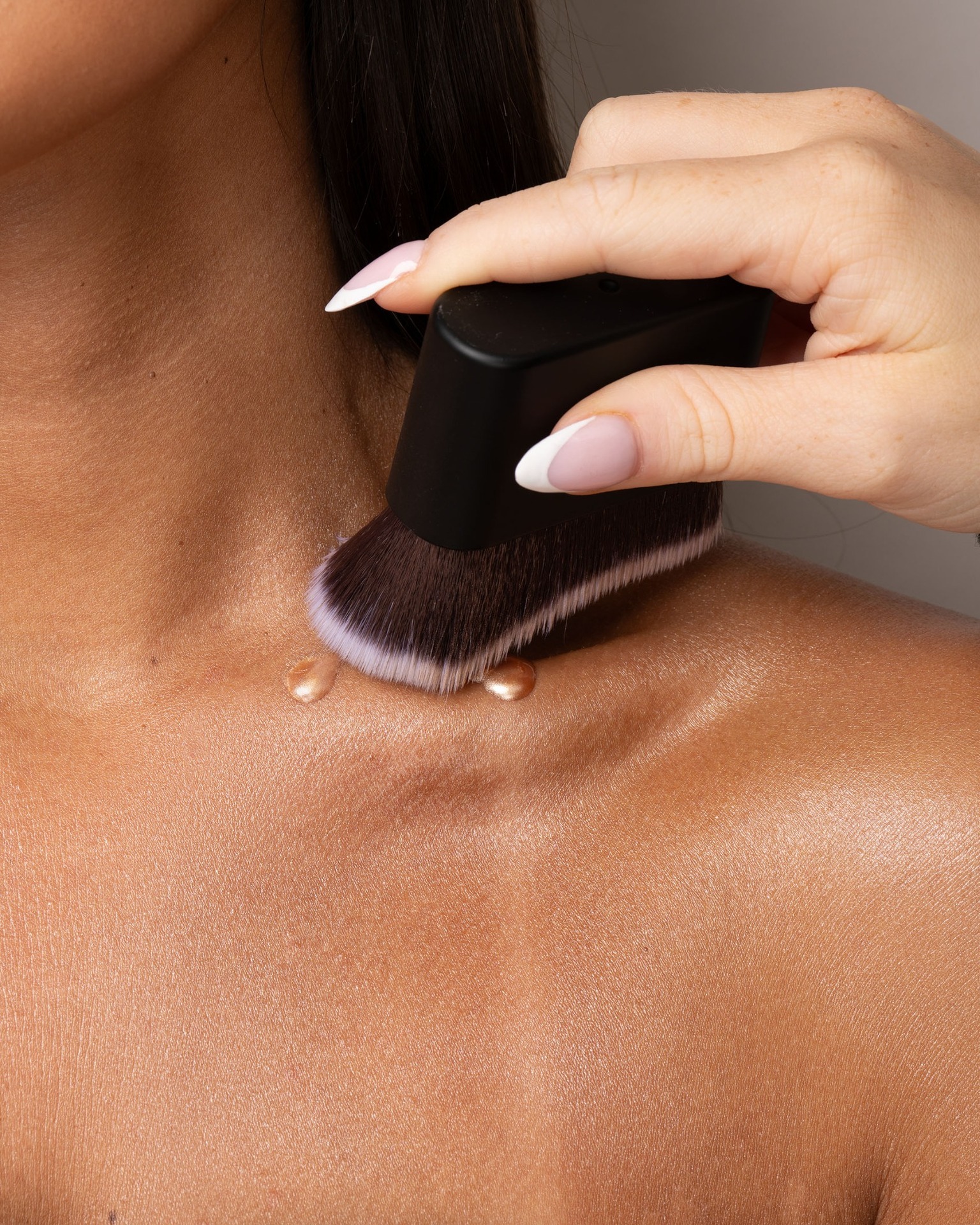 Brushworks No. 24 Blending Face & Body Brush