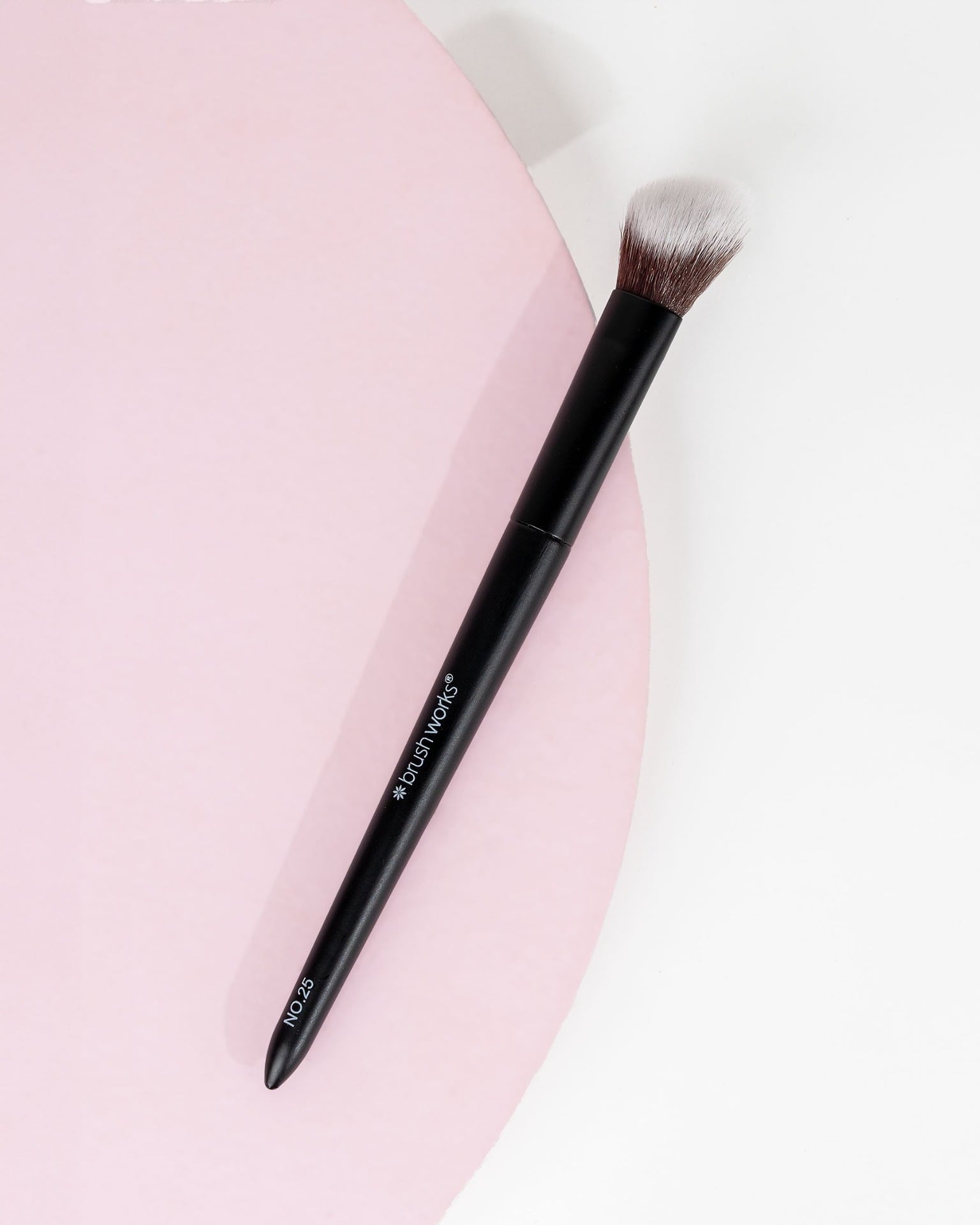 Brushworks No. 25 Brightening Concealer Brush
