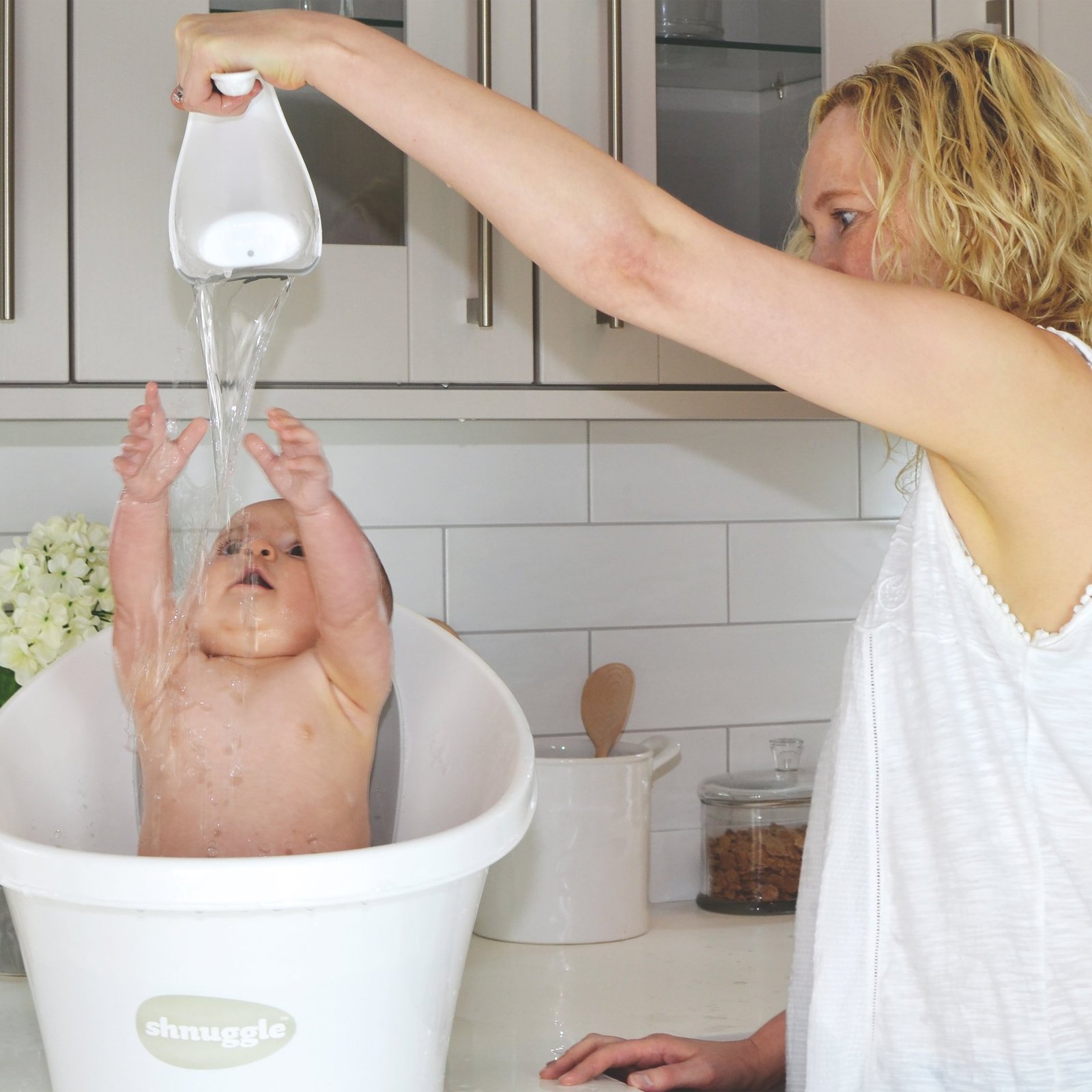 SHNUGGLE Bath Jug Washy White