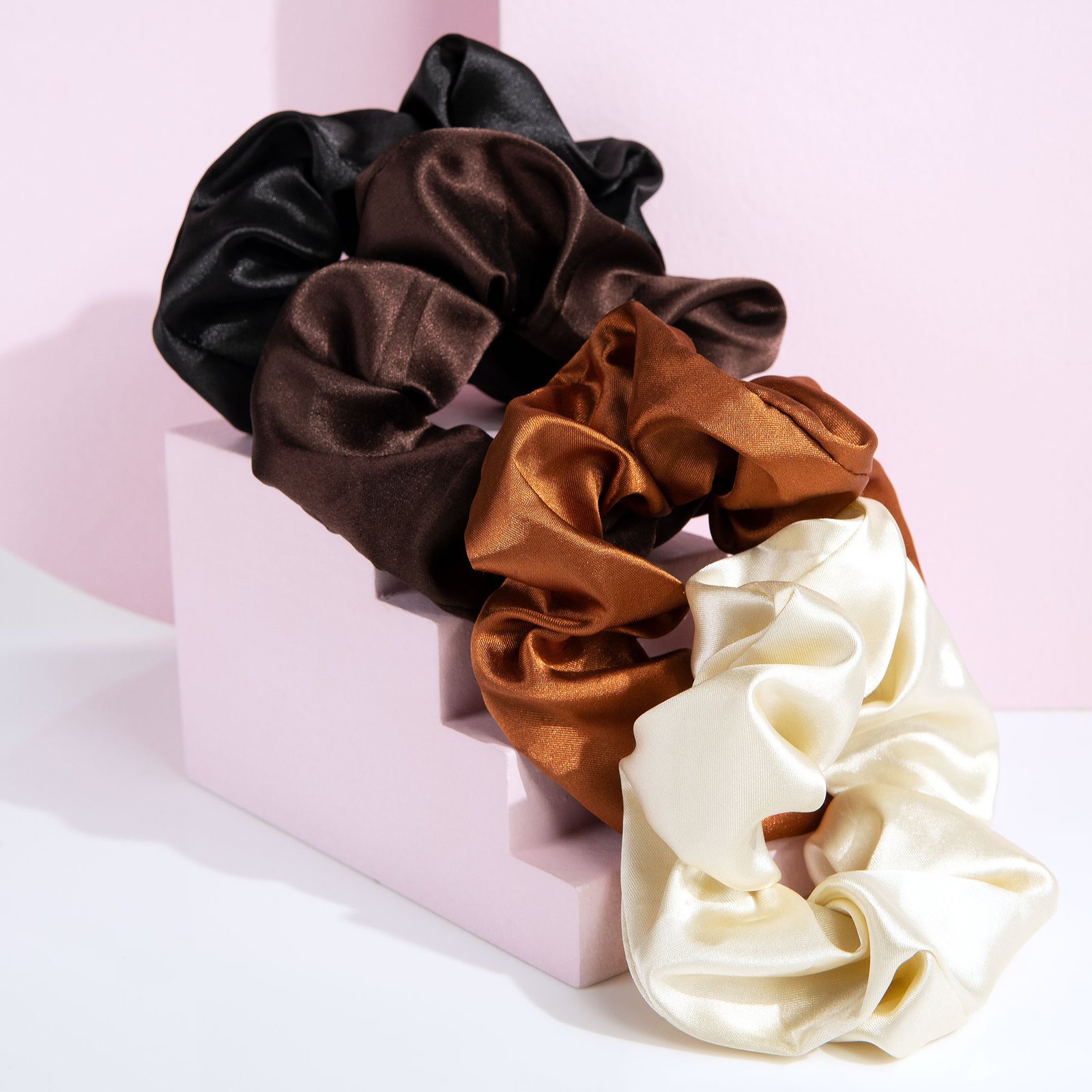 Brushworks Nude Satin Scrunchies 4 st
