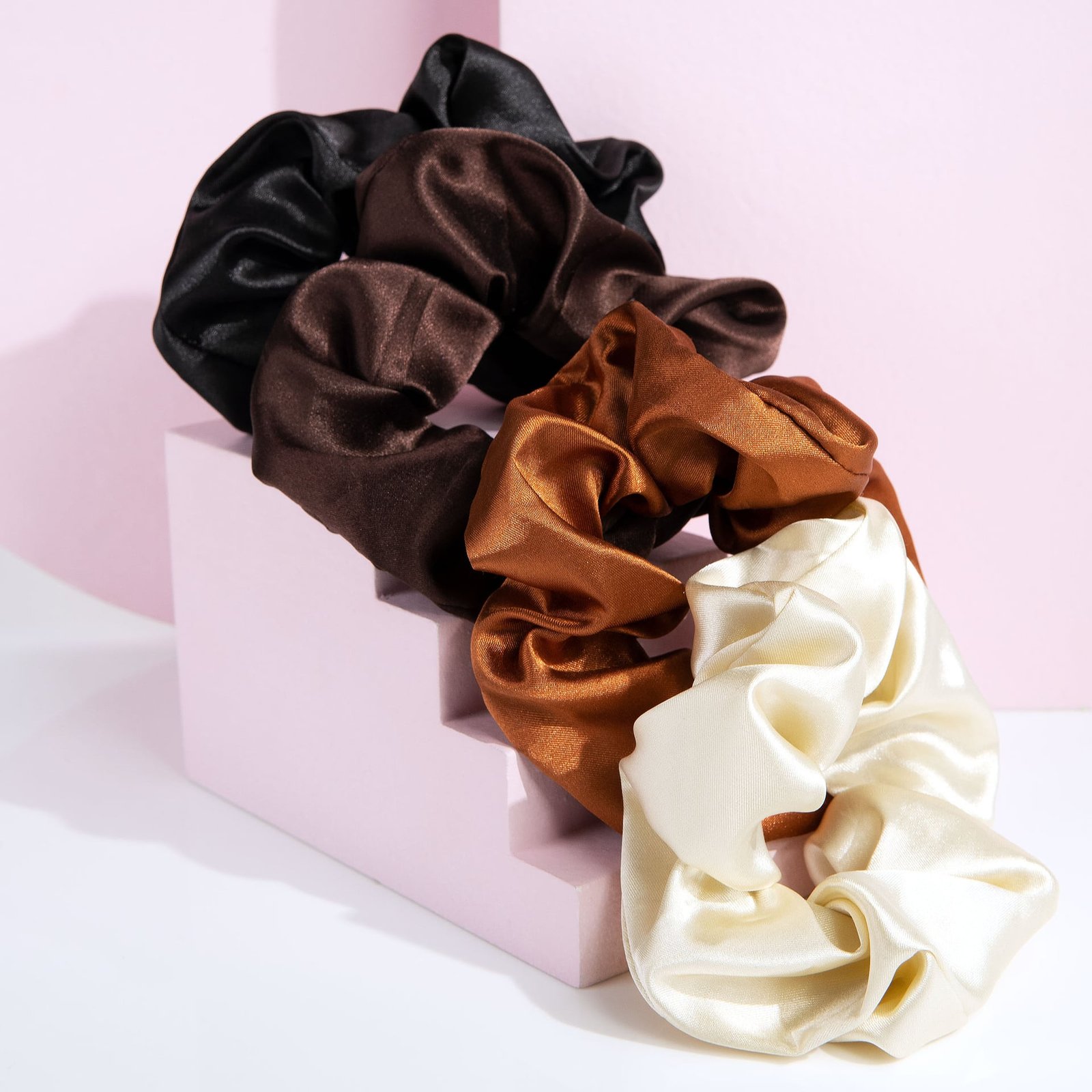 Brushworks Nude Satin Scrunchies 4 st