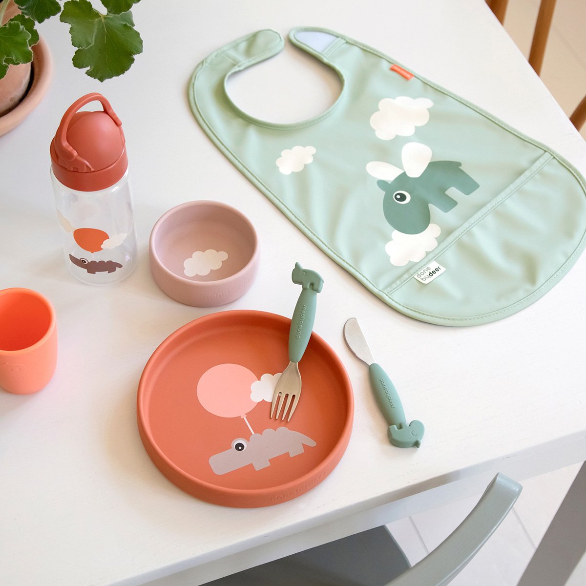 Done by Deer Haklapp Kardborreband Happy Clouds Grön 1 st