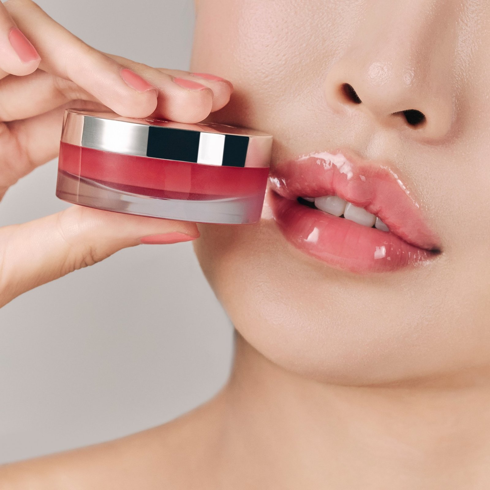 Hwarang' Omija Glow Lip Mask 15 ml