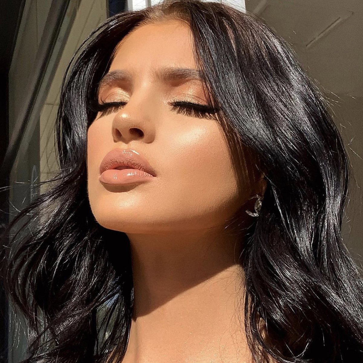 theBalm Mary-Lou Manizer Highlighter
