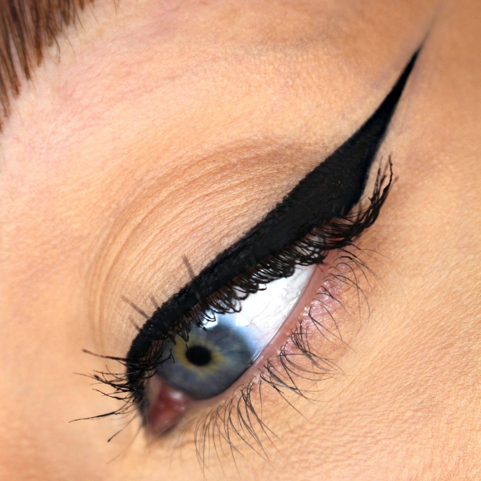 theBalm Schwing! Black liquid eyeliner 1,7ml