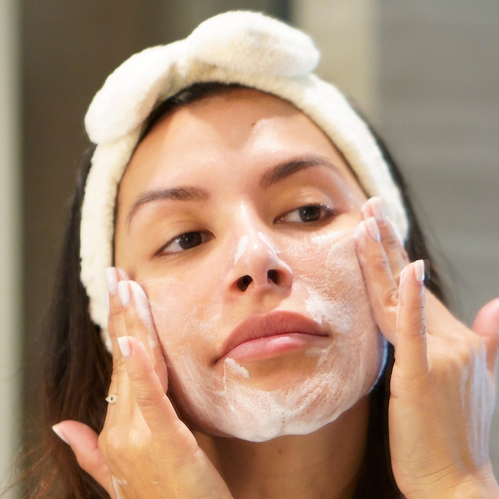 theBalm to the Rescue Moringa Tree Foaming Face Cleanser 160 ml