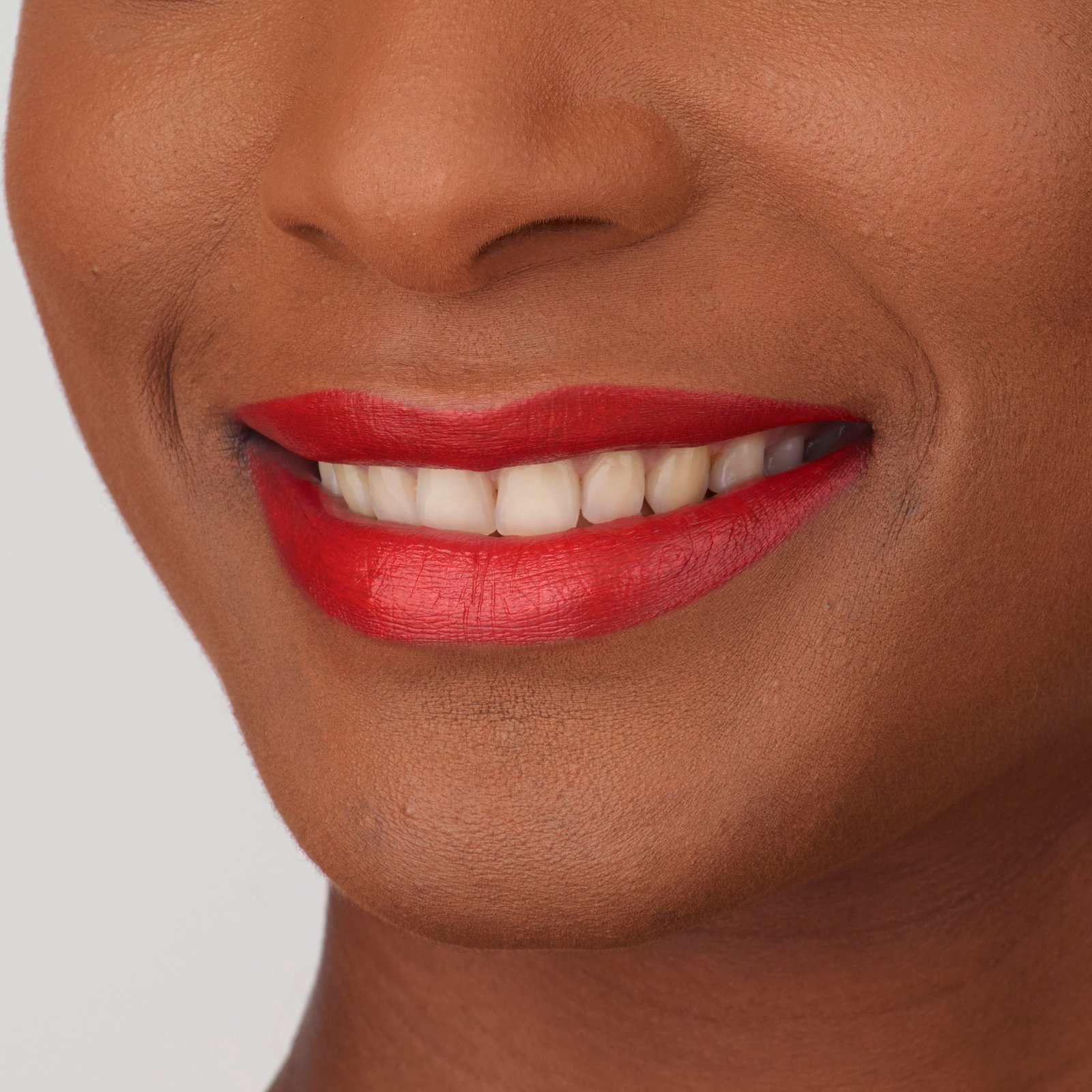 IsaDora Perfect Moisture Lipstick 215 Classic Red 4g