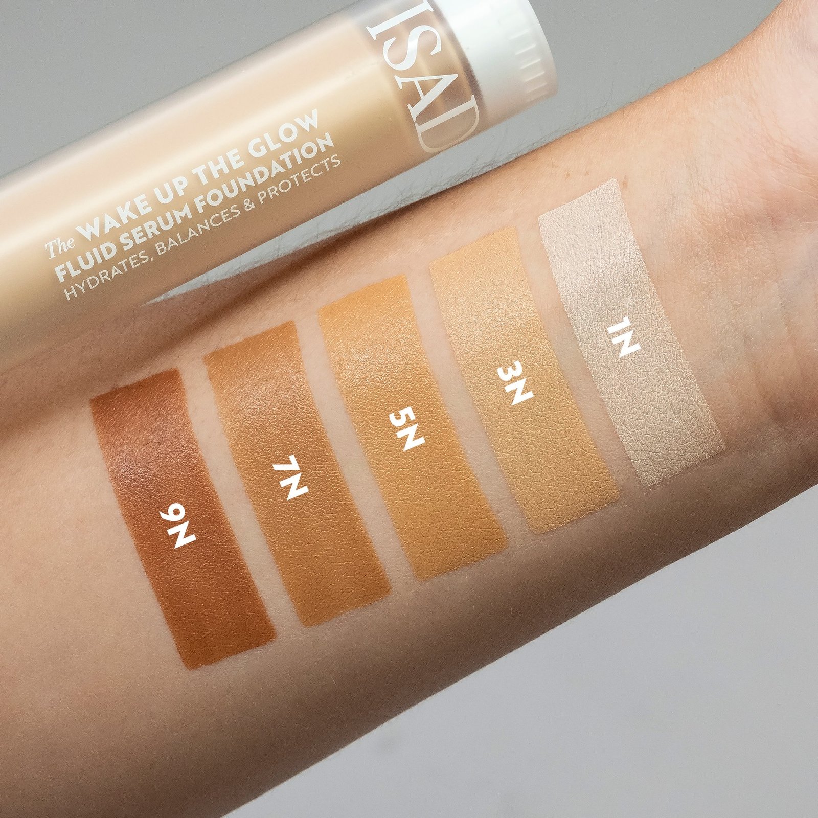 IsaDora Wake Up the Glow Fluid Serum Foundation 3N 30 ml