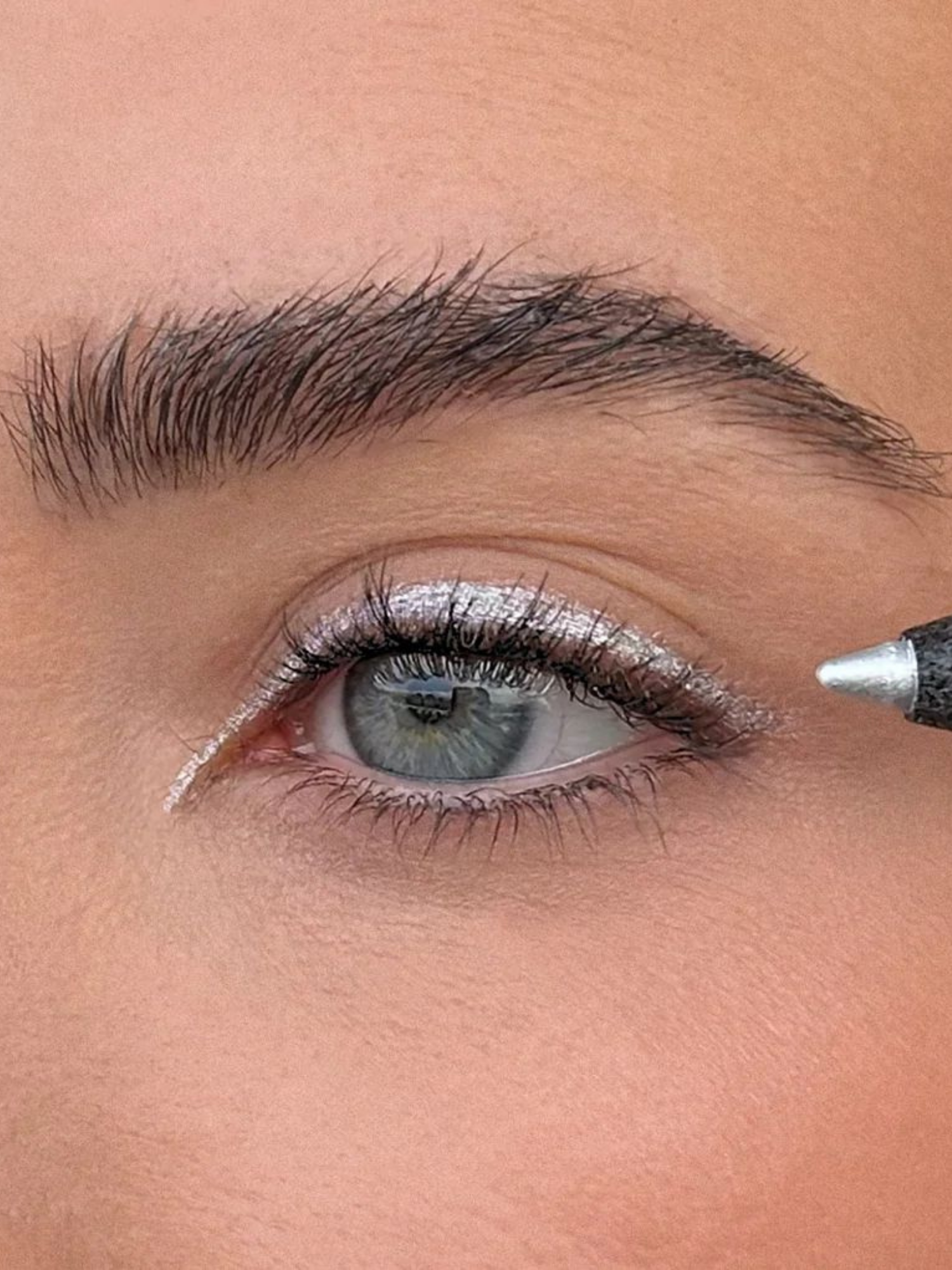 SWEED Satin Eyeliner Euphoria Silver