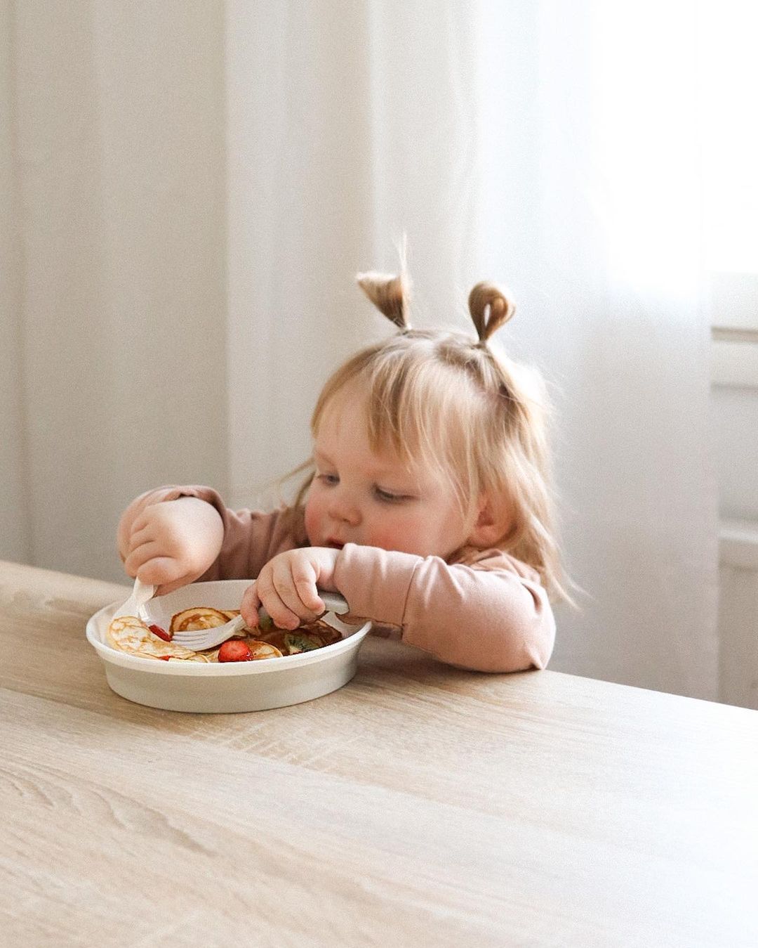 Twistshake Barntallrik Med Lock Vit
