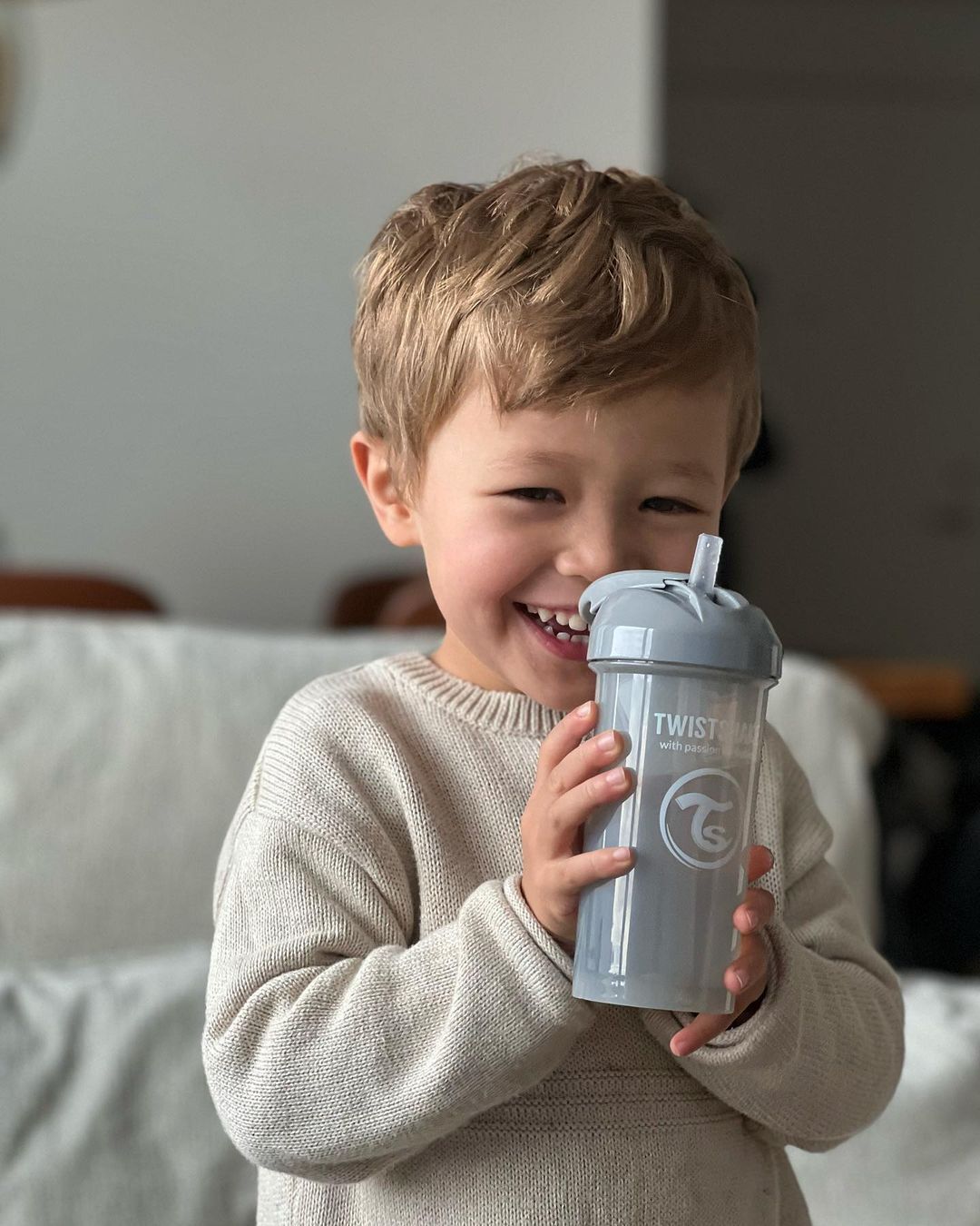 Twistshake Sugrörsmugg Grå 360 ml