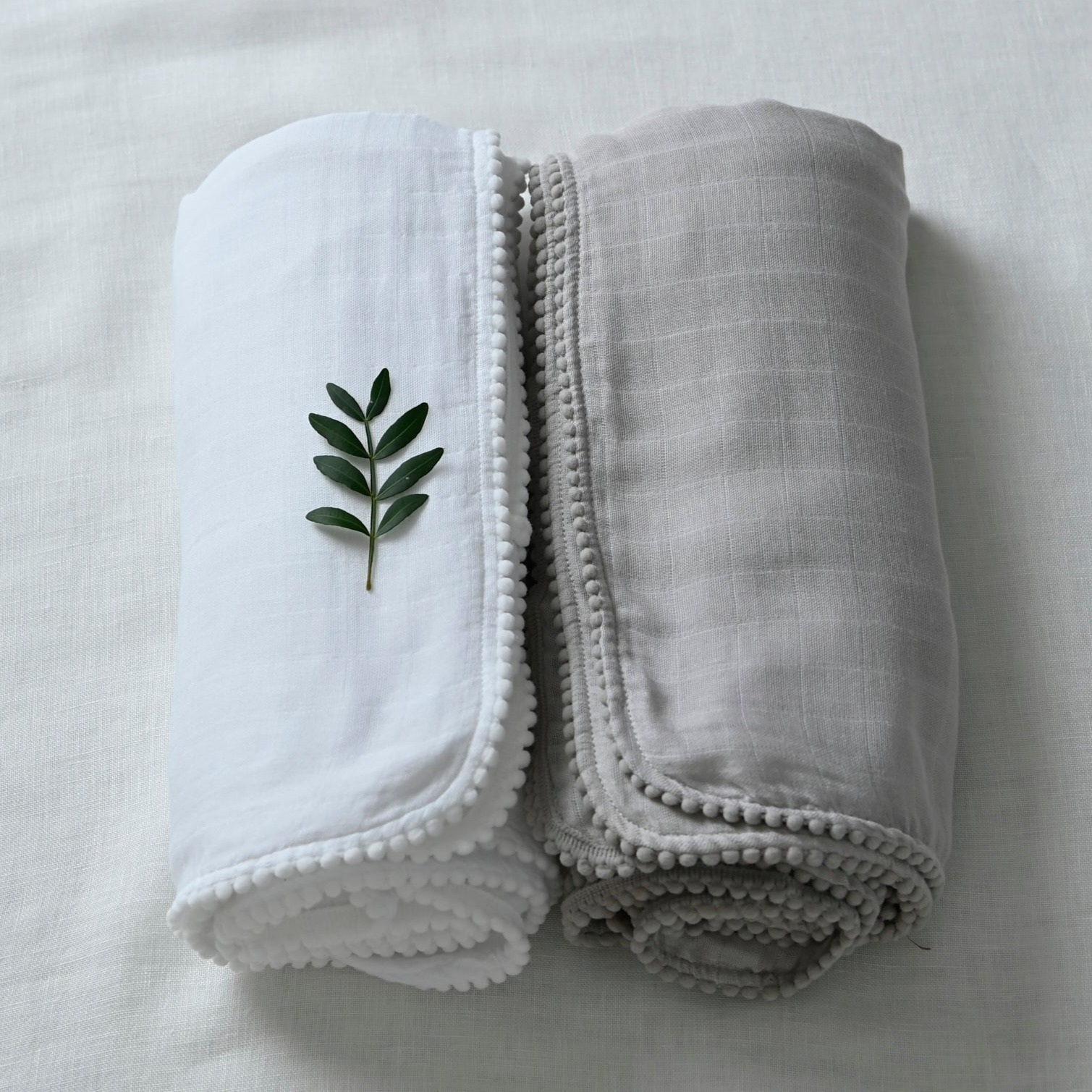 Jack o Juno Pom Pom Muslin Blankets (2pack) Pearl & Dusty Gray