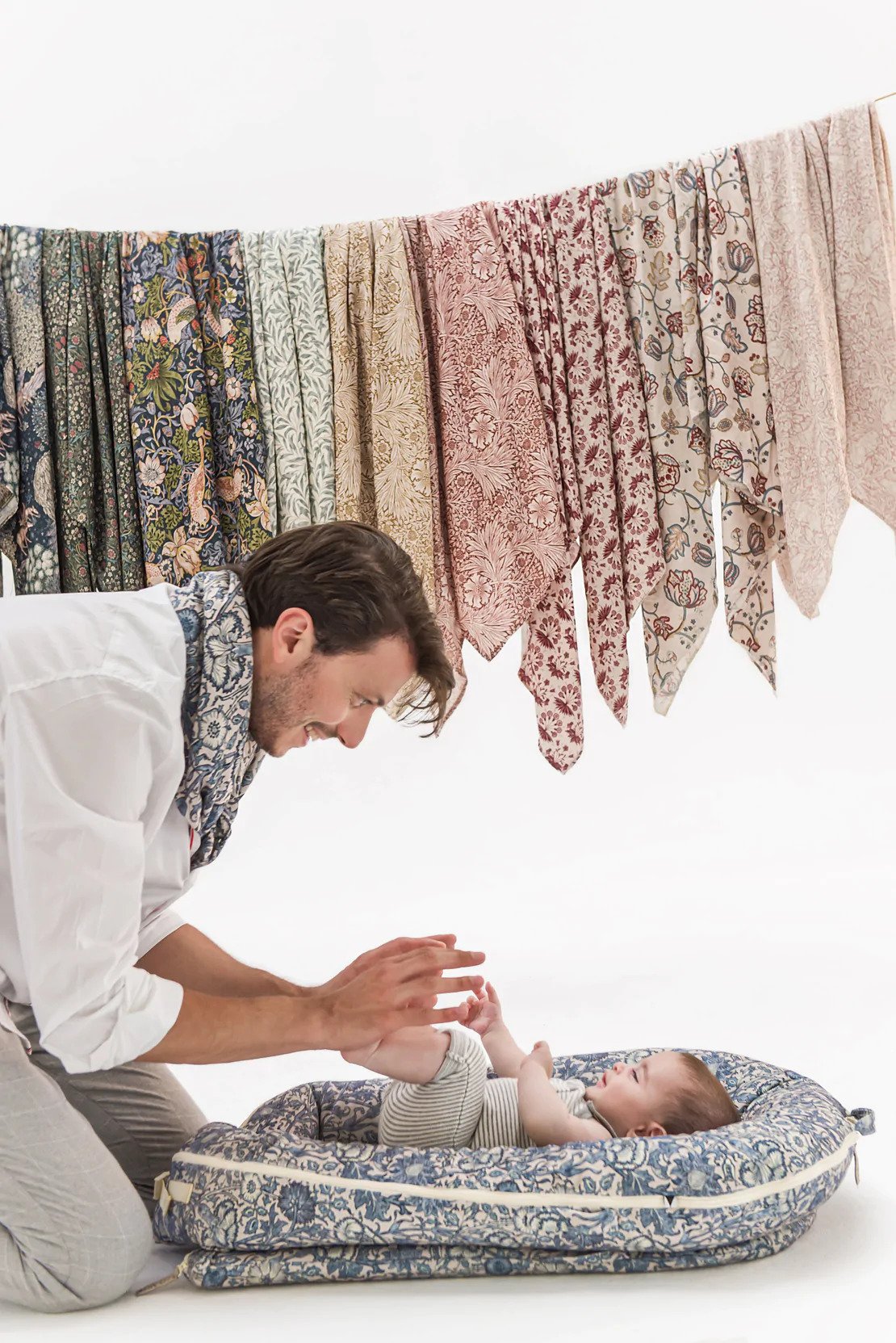 DockATot Deluxe+ Dock Pink & Rose William Morris