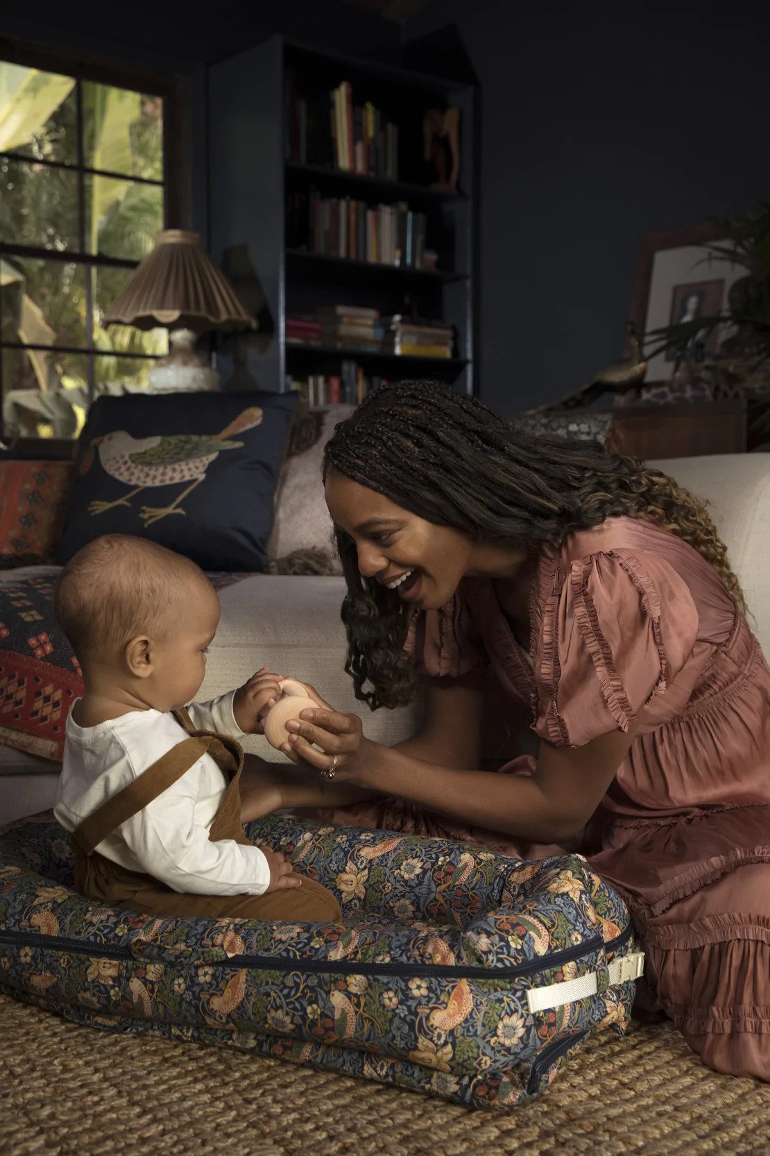 DockATot Deluxe+ Dock Strawberry Thief William Morris