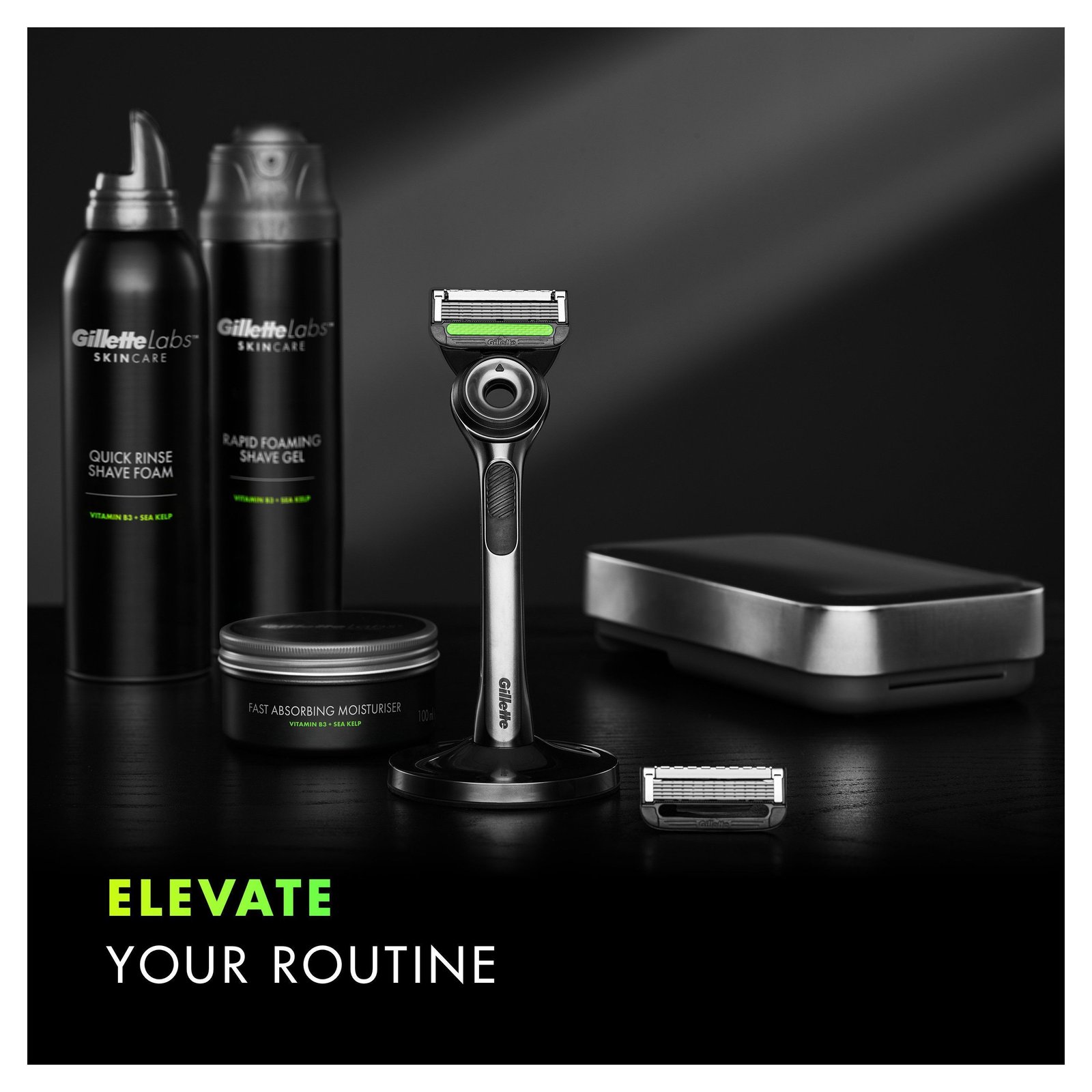 Gillette Labs Rakhyvel med exfolierande platta, magnetiskt ställ & resefodral 5 st rakblad
