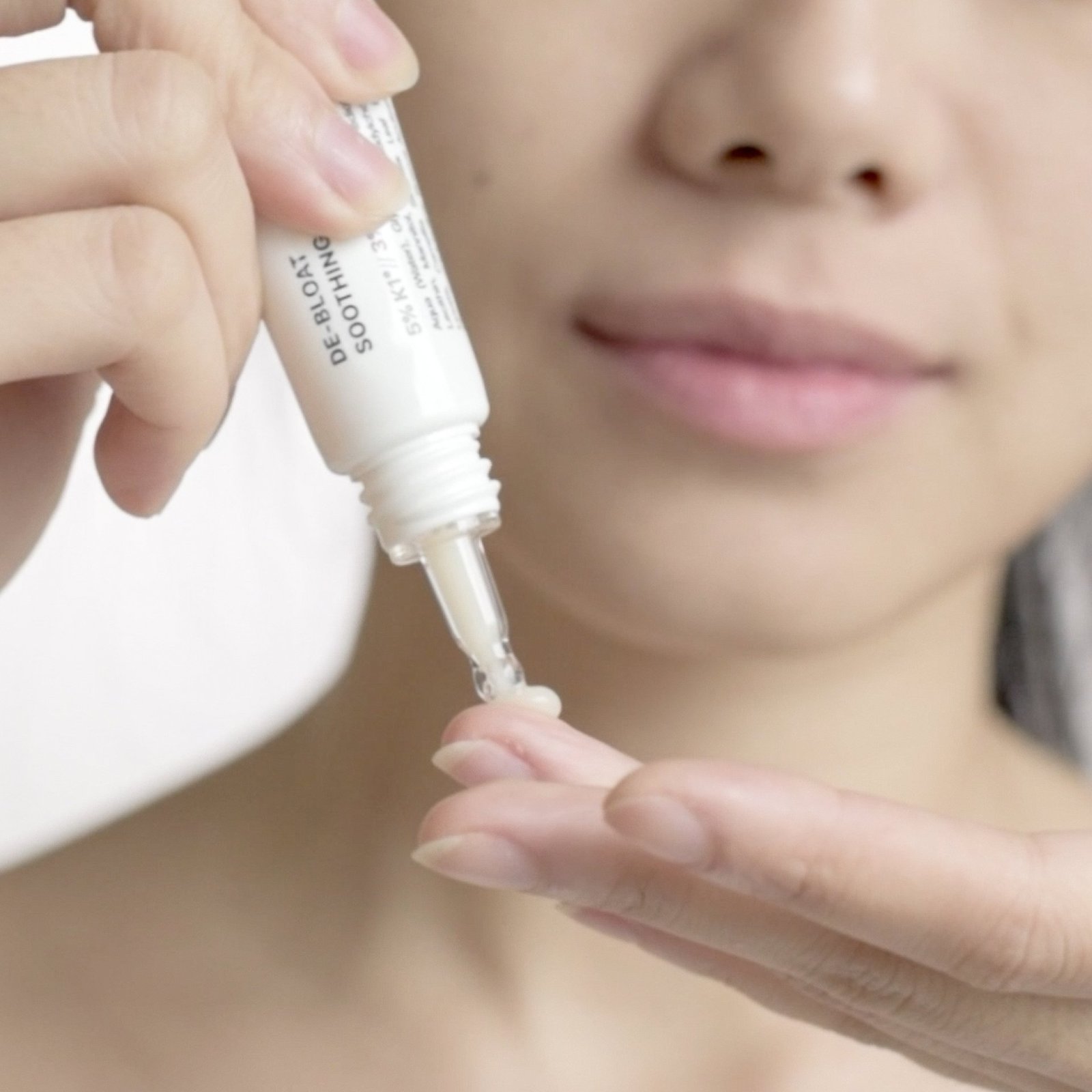 Niche Beauty Lab Transparent De-Bloat Soothing Eye Serum 15 ml