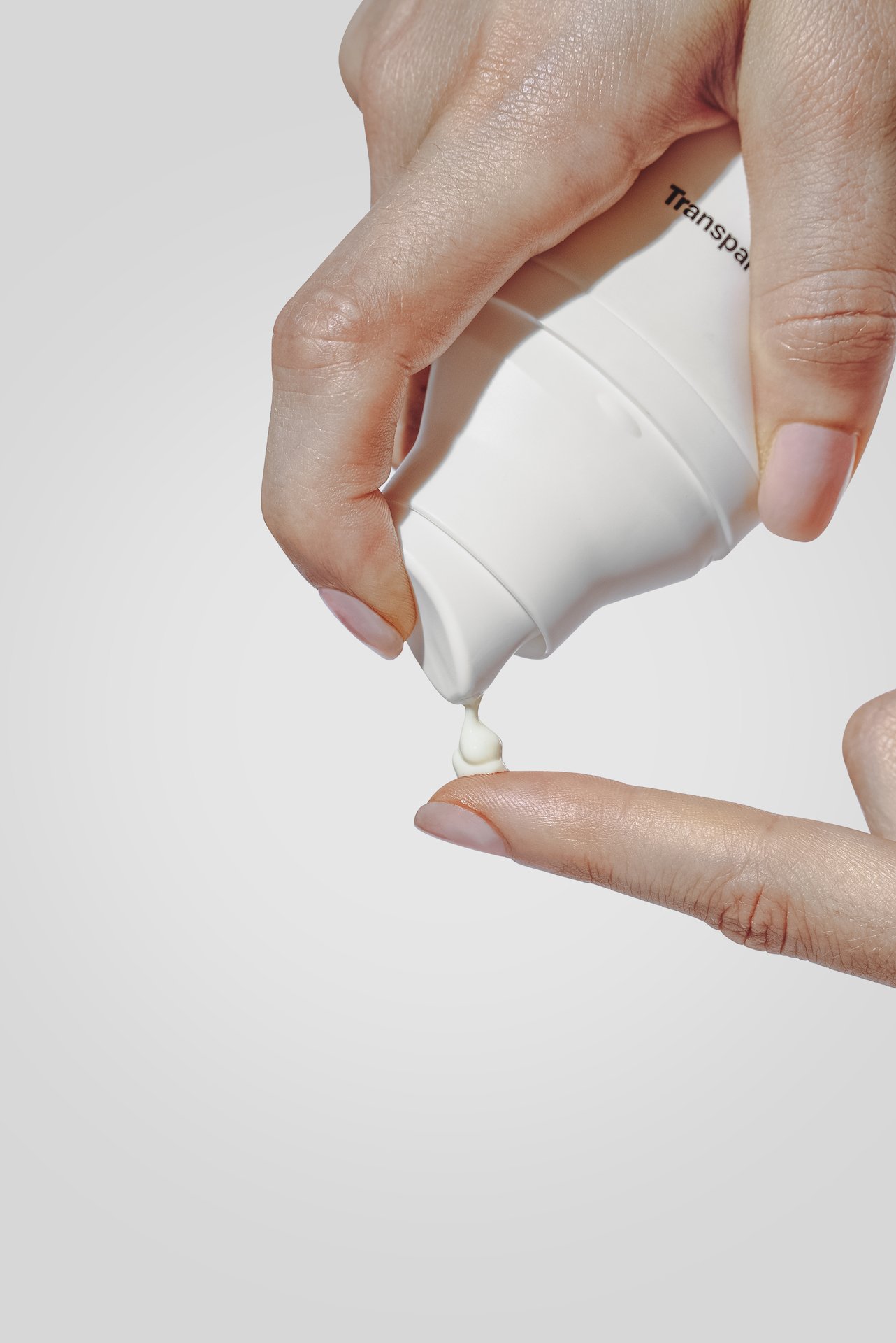 Niche Beauty Lab Transparent Lab Lightweight SPF 50+ Sunscreen 100 ml