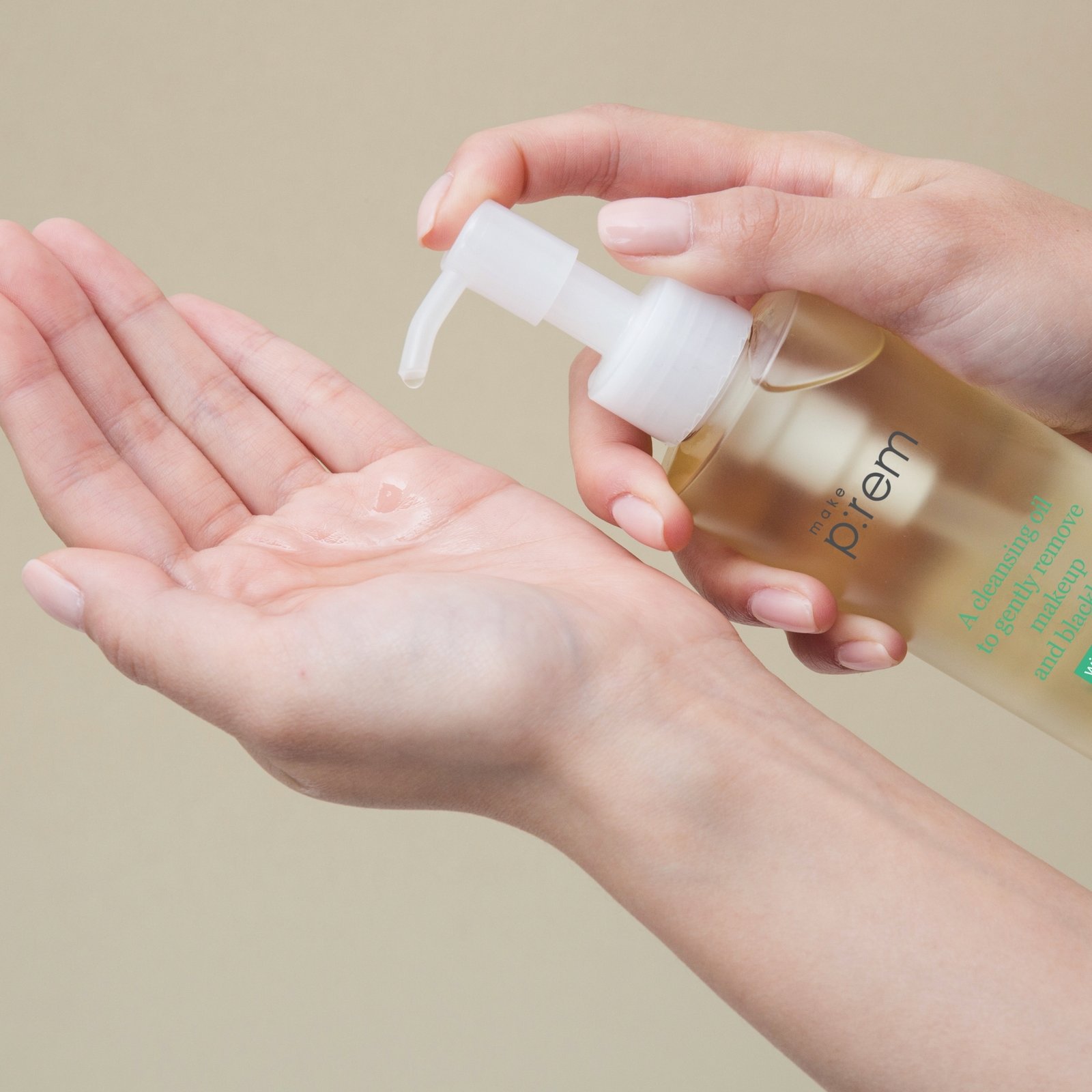Make p:rem Safe me. Relief moisture cleansing oil