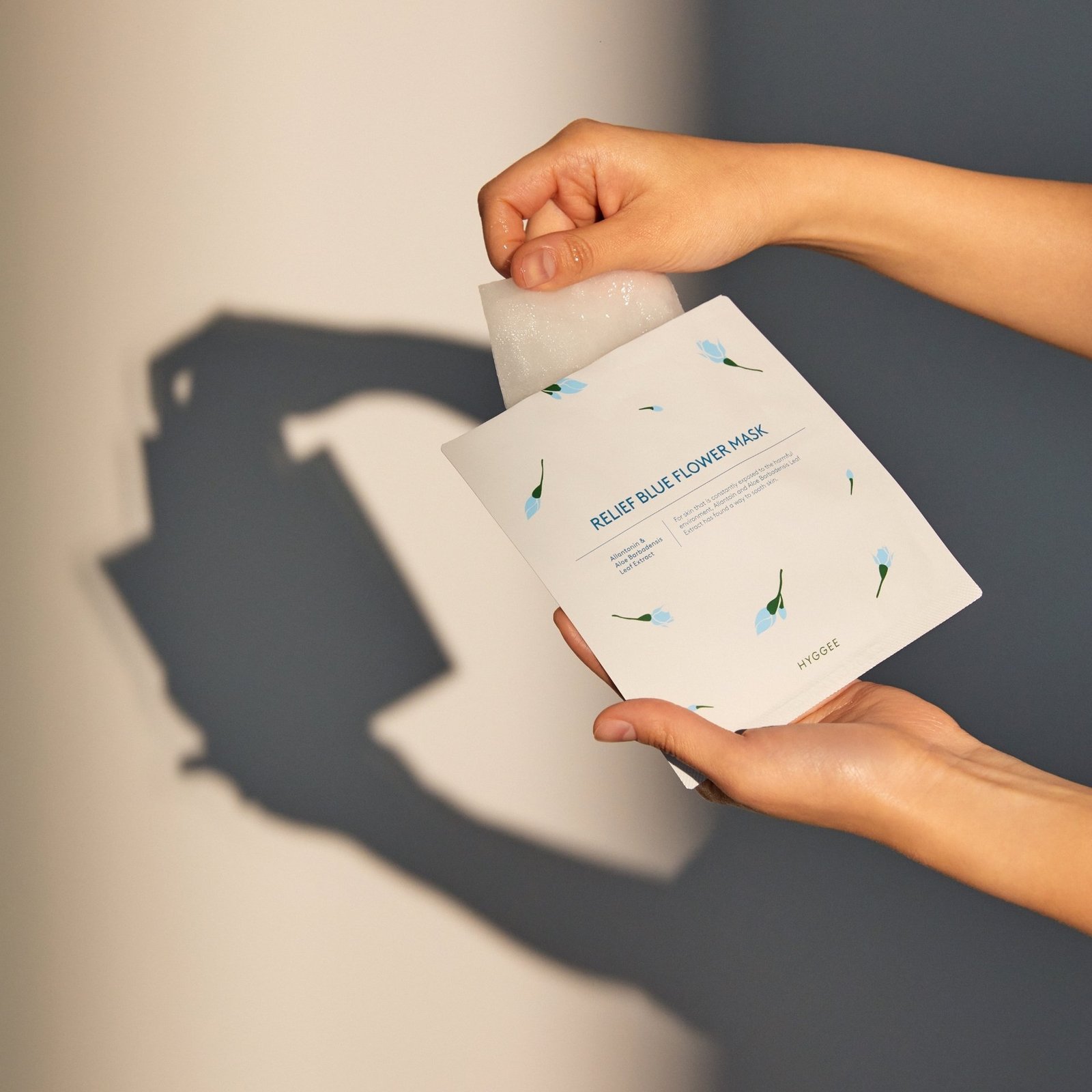 Hyggee Blue Flower Relief Flower Mask 35ml