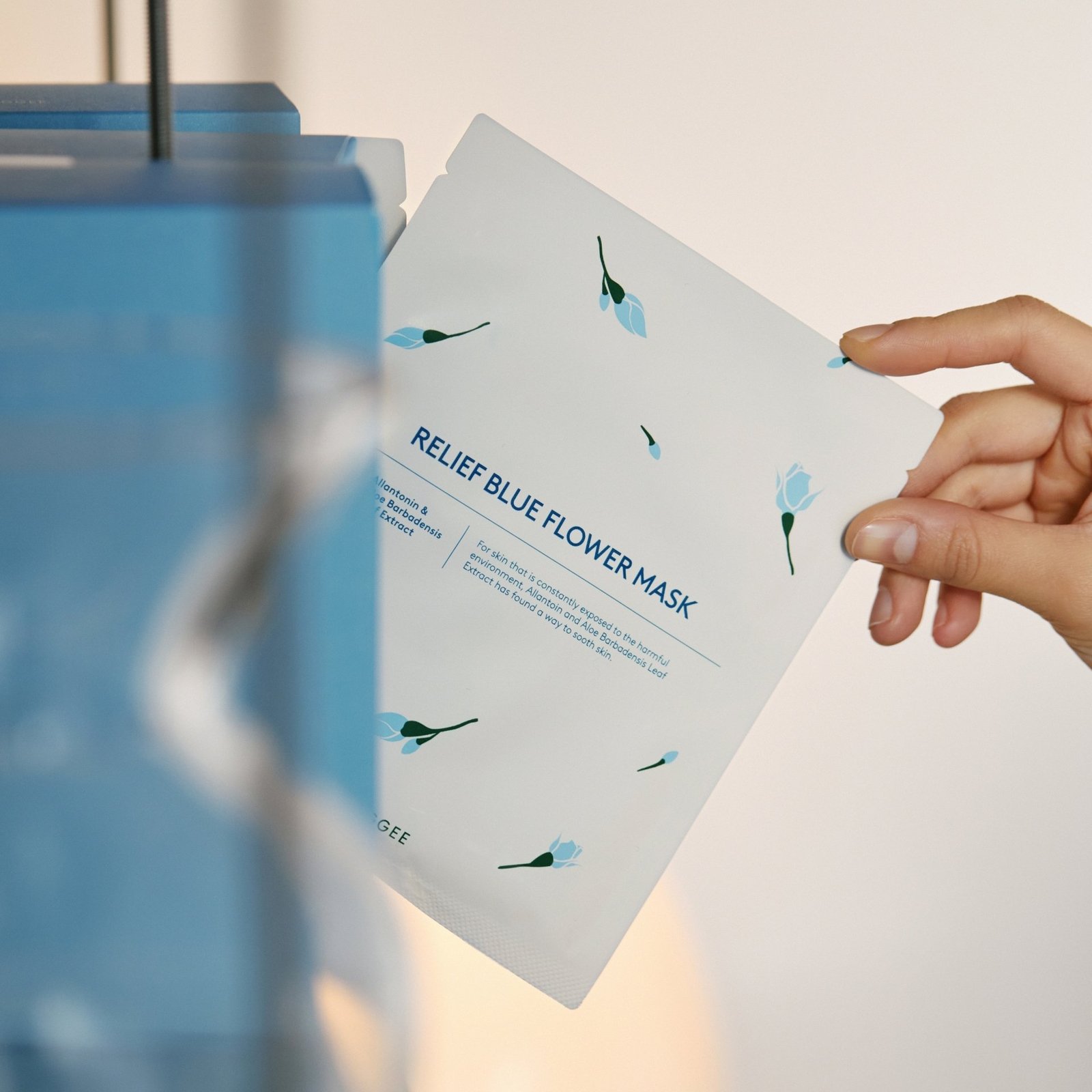 Hyggee Blue Flower Relief Flower Mask 35ml