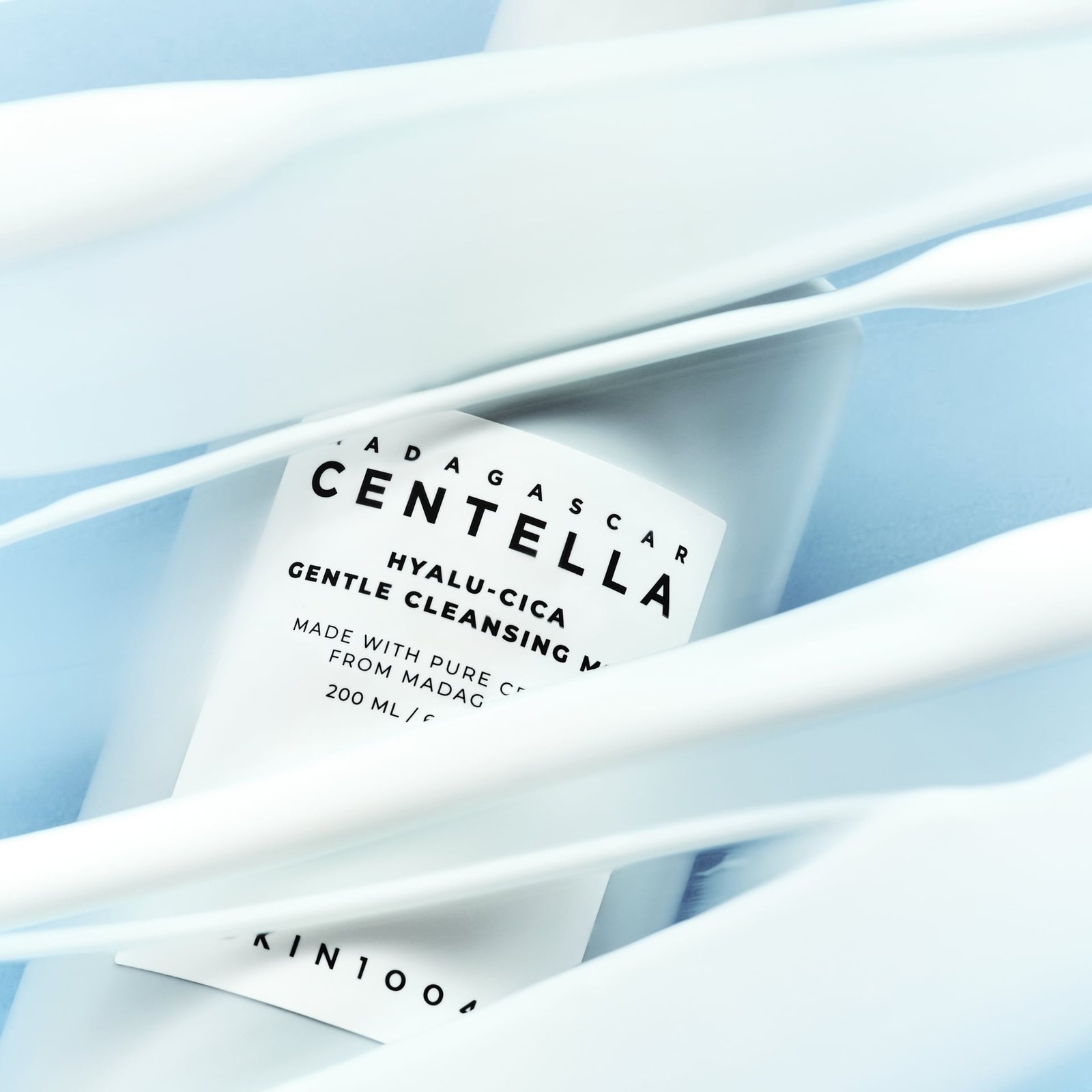 SKIN1004 Madagascar Centella Hyalu-Cica Gentle Cleansing Milk 200 ml