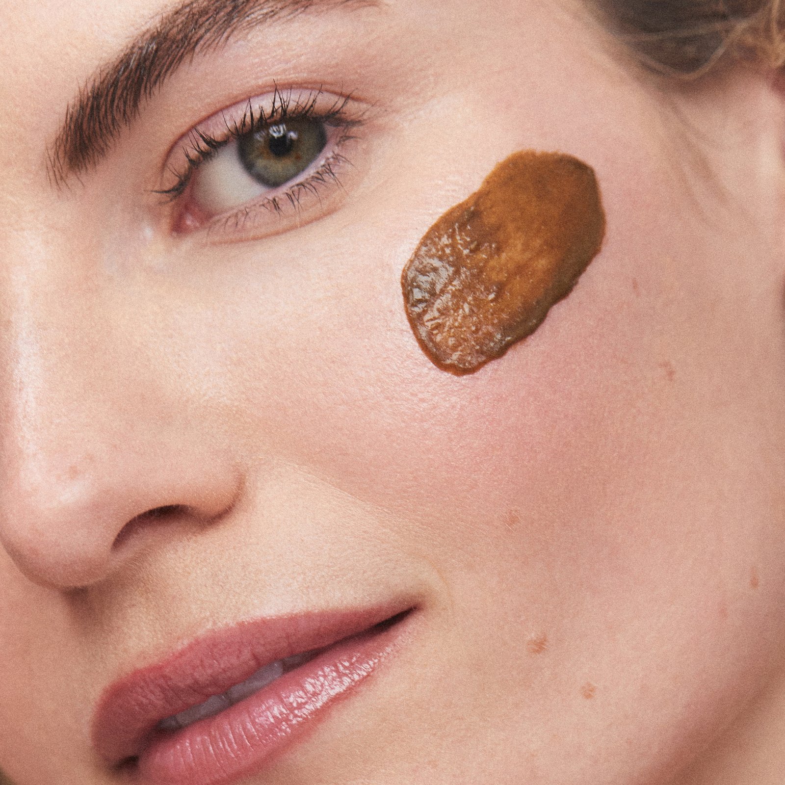 KORA ORGANICS Turmeric Brightening & Exfoliating  2-in-1 Mask 30 ml