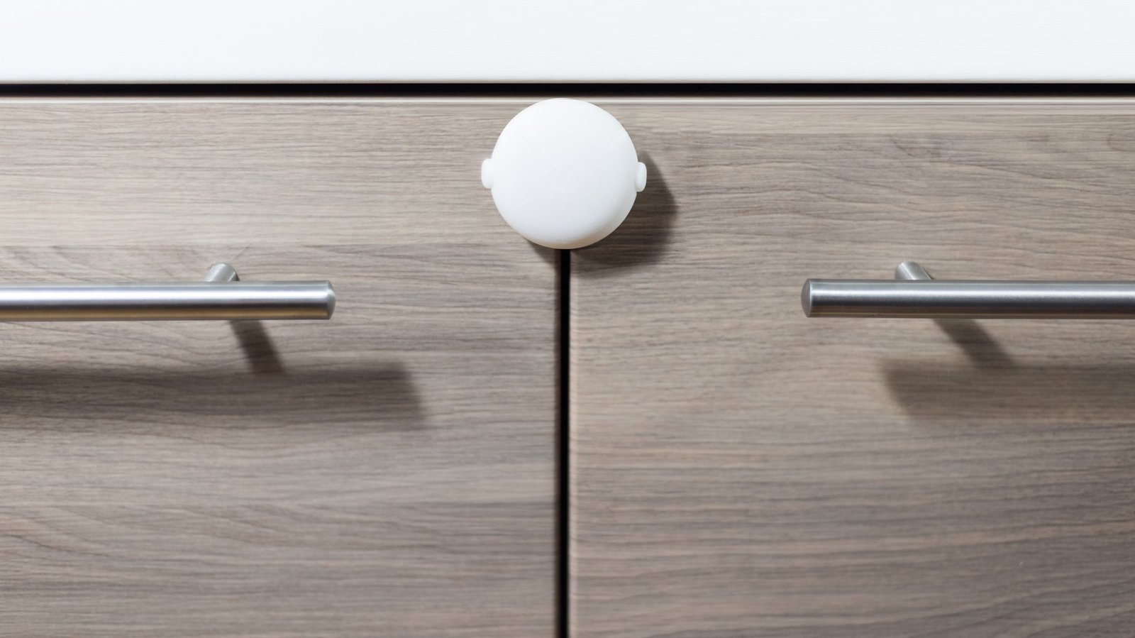 Safe & Care Självhäftande Dubbelt Skåpdörrlås SC810 Vit