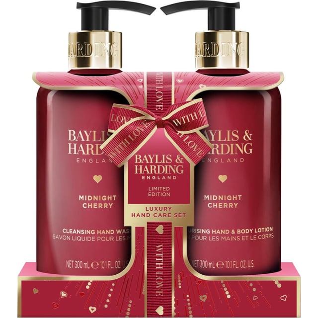 Baylis & Harding Midnight Cherry Hand Care Gift Set 600 ml | Hudvård - Händer & fötter - Handvård - Handkräm,Hudvård - Händer & fötter - Handvård - Handtvål | Apoteka