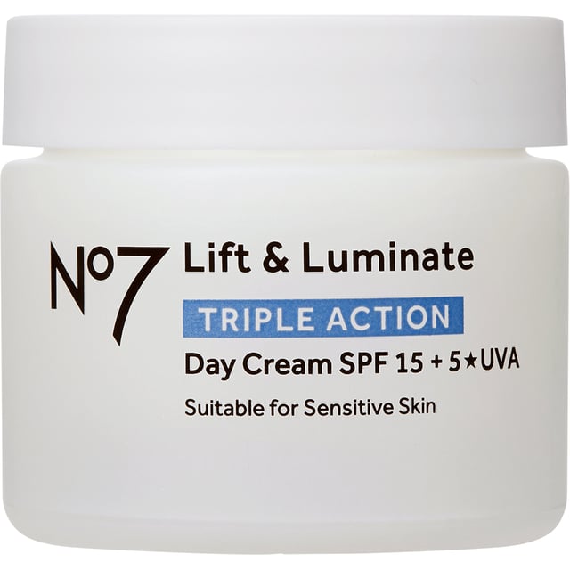 No7 Lift & Luminate Triple Action Day Cream 50 ml | Hudvård - Ansiktsvård - Anti-age - Anti-age-kräm,Hudvård - Ansiktsvård - Ansiktskräm - Dagkräm med SPF,Hudvård - Ansiktsvård - Ansiktskräm - Dagkräm | Apoteka