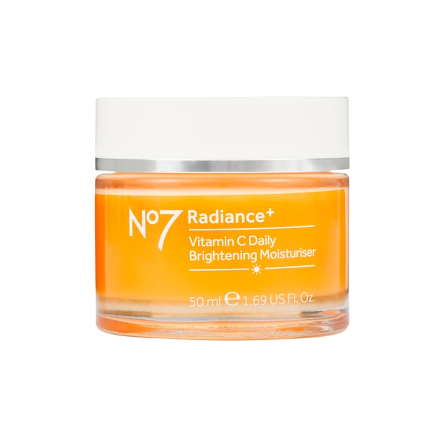 No7 Radiance+ Vitamin C Daily Brightening Moisturiser 50 ml | Hudvård - Ansiktsvård - Ansiktskräm - 24-timmarskräm,Hudvård - Ansiktsvård - Ansiktskräm - Dagkräm | Apoteka