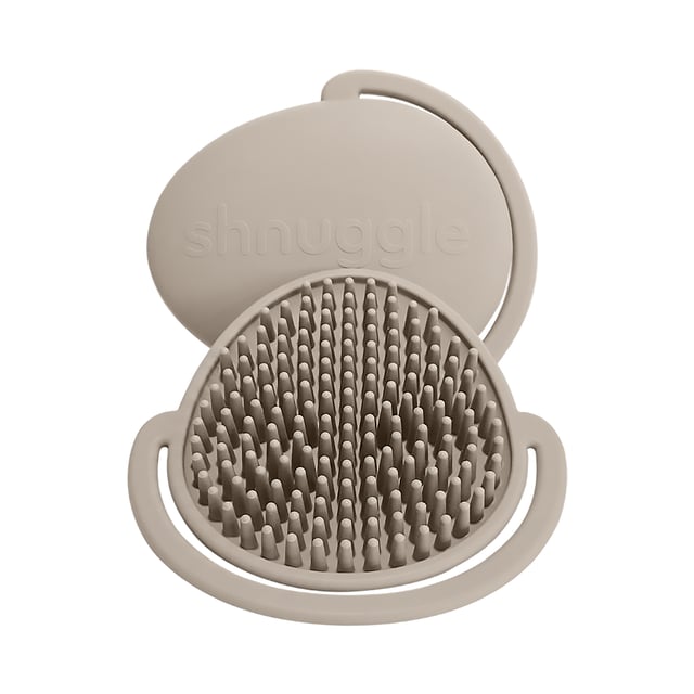 SHNUGGLE Baby Bath Brush Taupe | Baby, barn & förälder - Hudvård för barn - Hudbesvär hos barn - Skorv,Baby, barn & förälder - Hårvård för barn - Hårborstar för barn | Apoteka