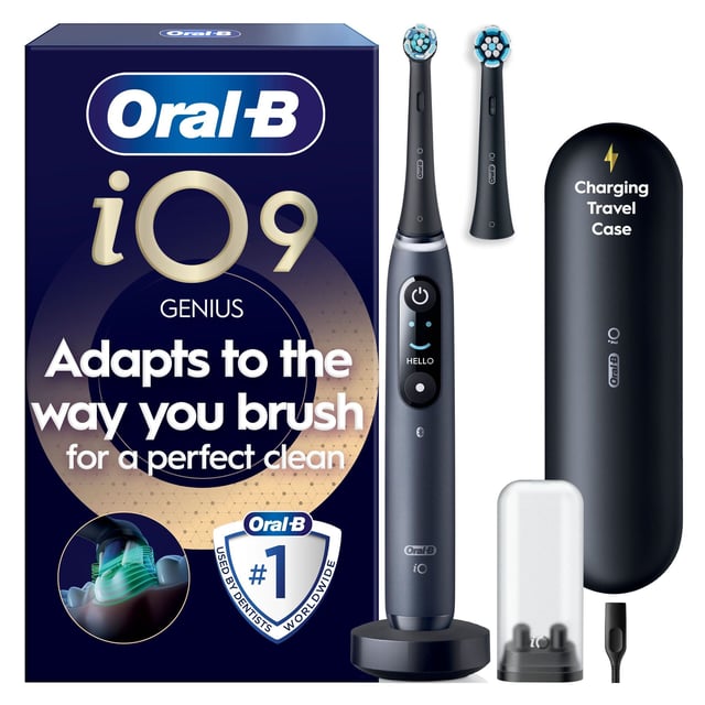 Oral-B iO9 Eltandborste Svart 2 Tandborsthuvuden, Resefodral med laddare & Hållare till borsthuvud | Munvård - Tandborste - Eltandborste | Apoteka