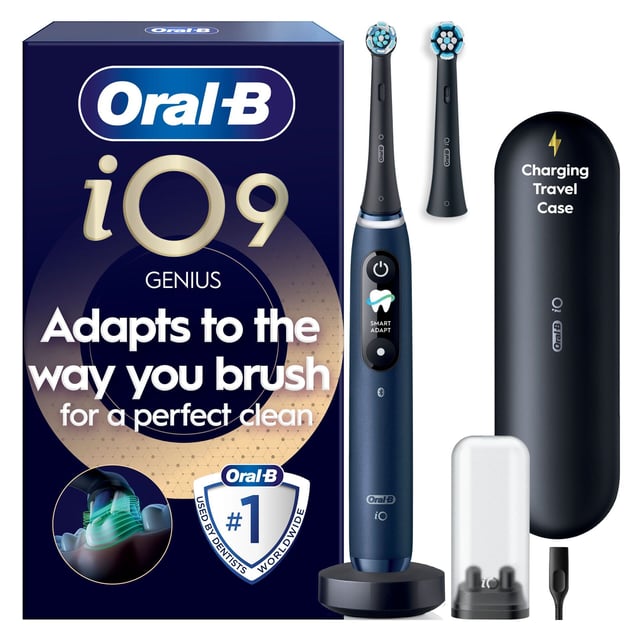 Oral-B iO9 Eltandborste Blå 2 Tandborsthuvuden, Resefodral med laddare & Hållare till borsthuvud | Munvård - Tandborste - Eltandborste | Apoteka